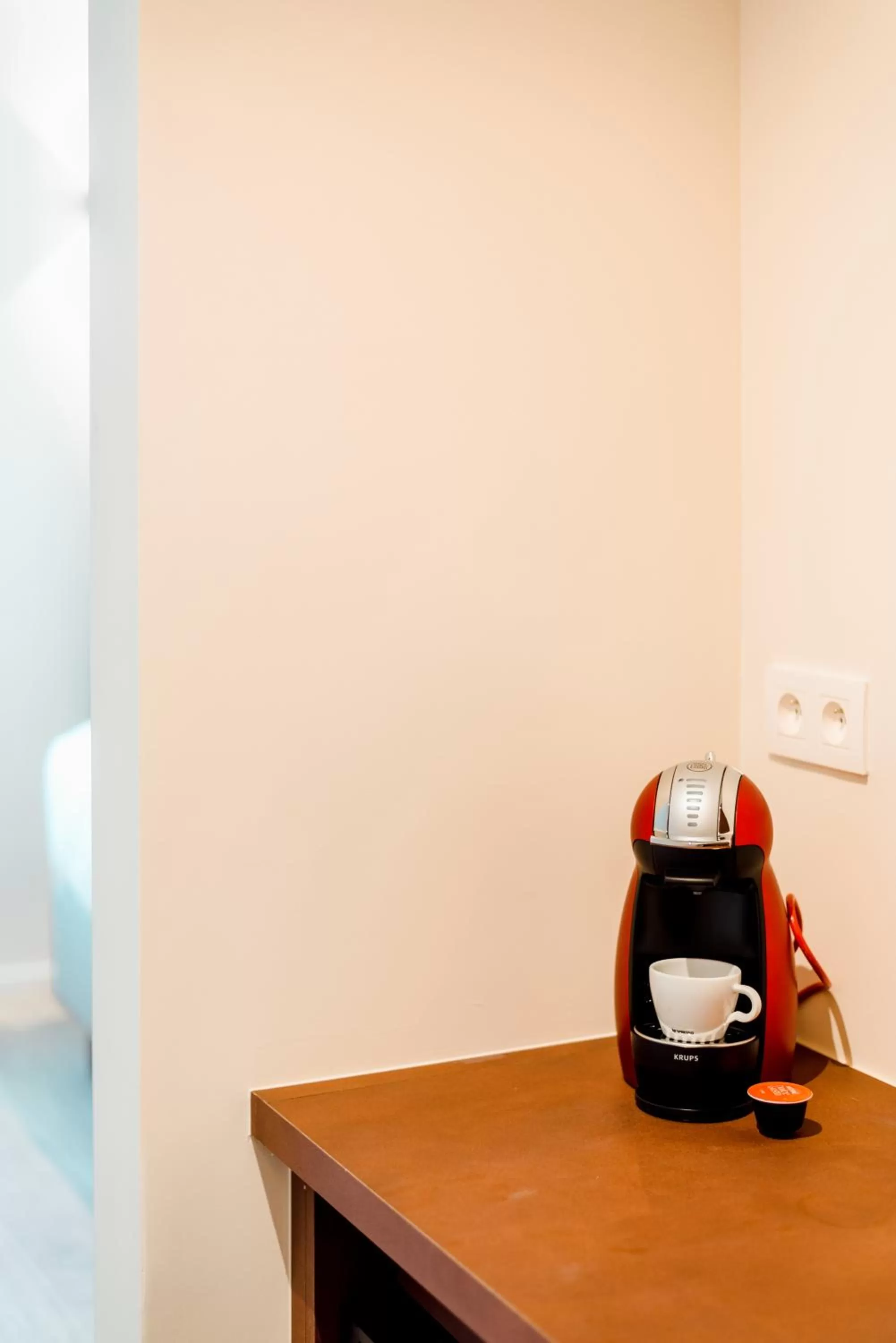 Coffee/tea facilities in Heirloom - The Librarian