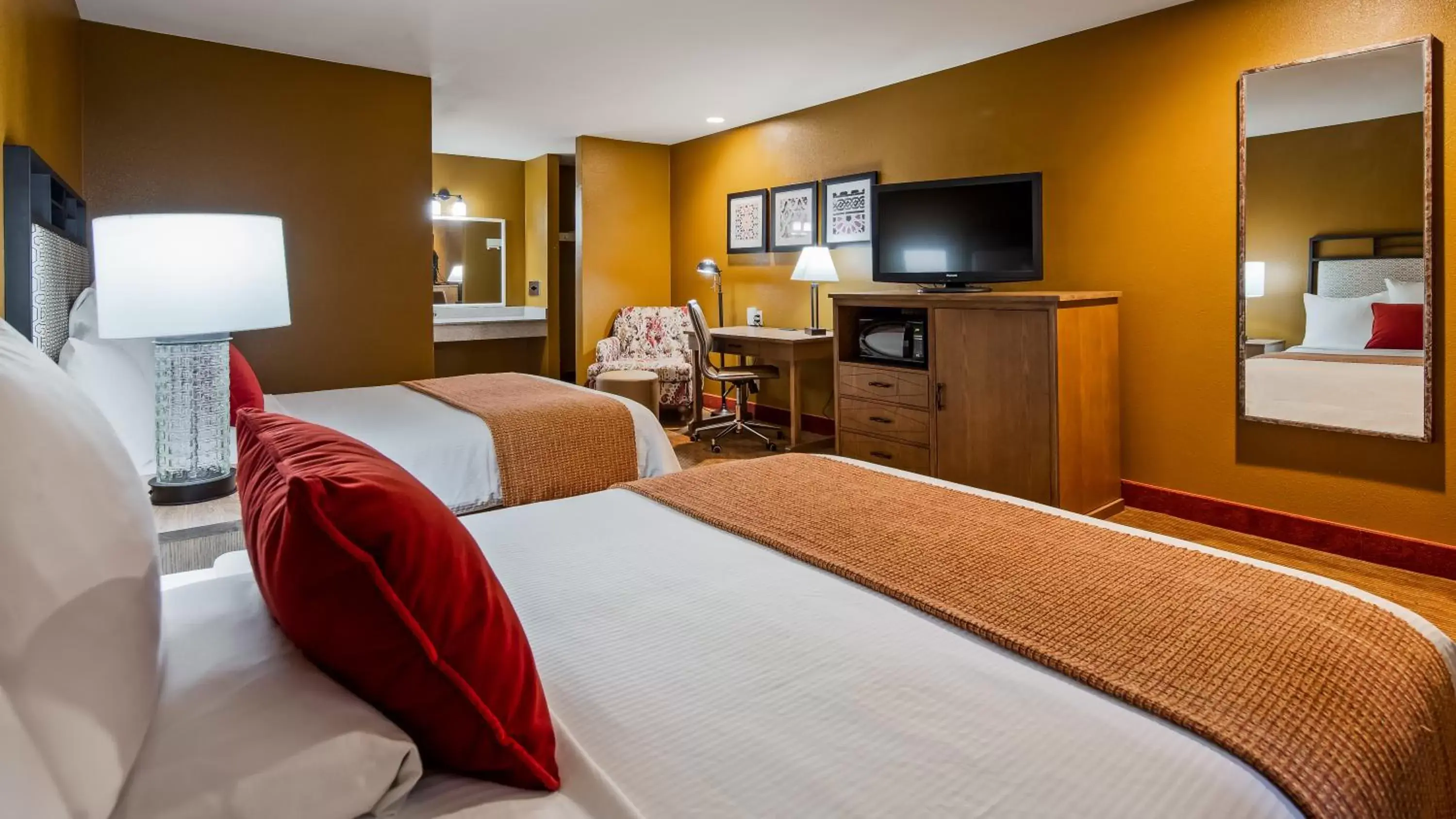 Bedroom, Bed in SureStay Hotel by Best Western Camarillo