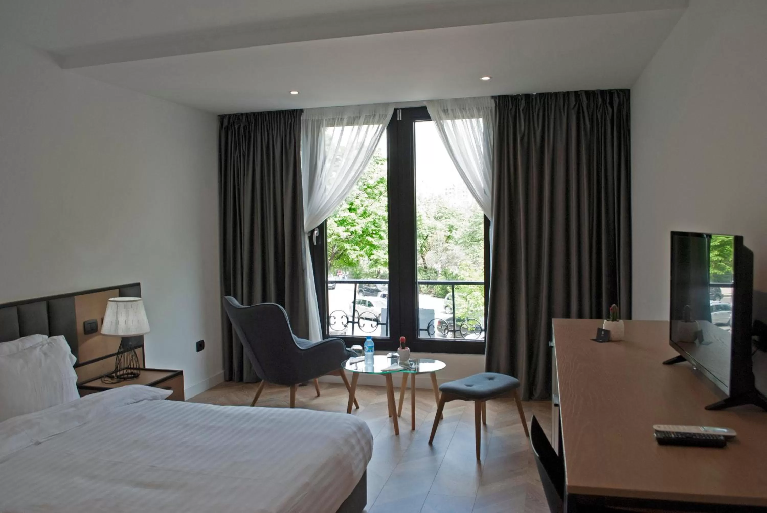 Seating area, Bed in Prime Hotel