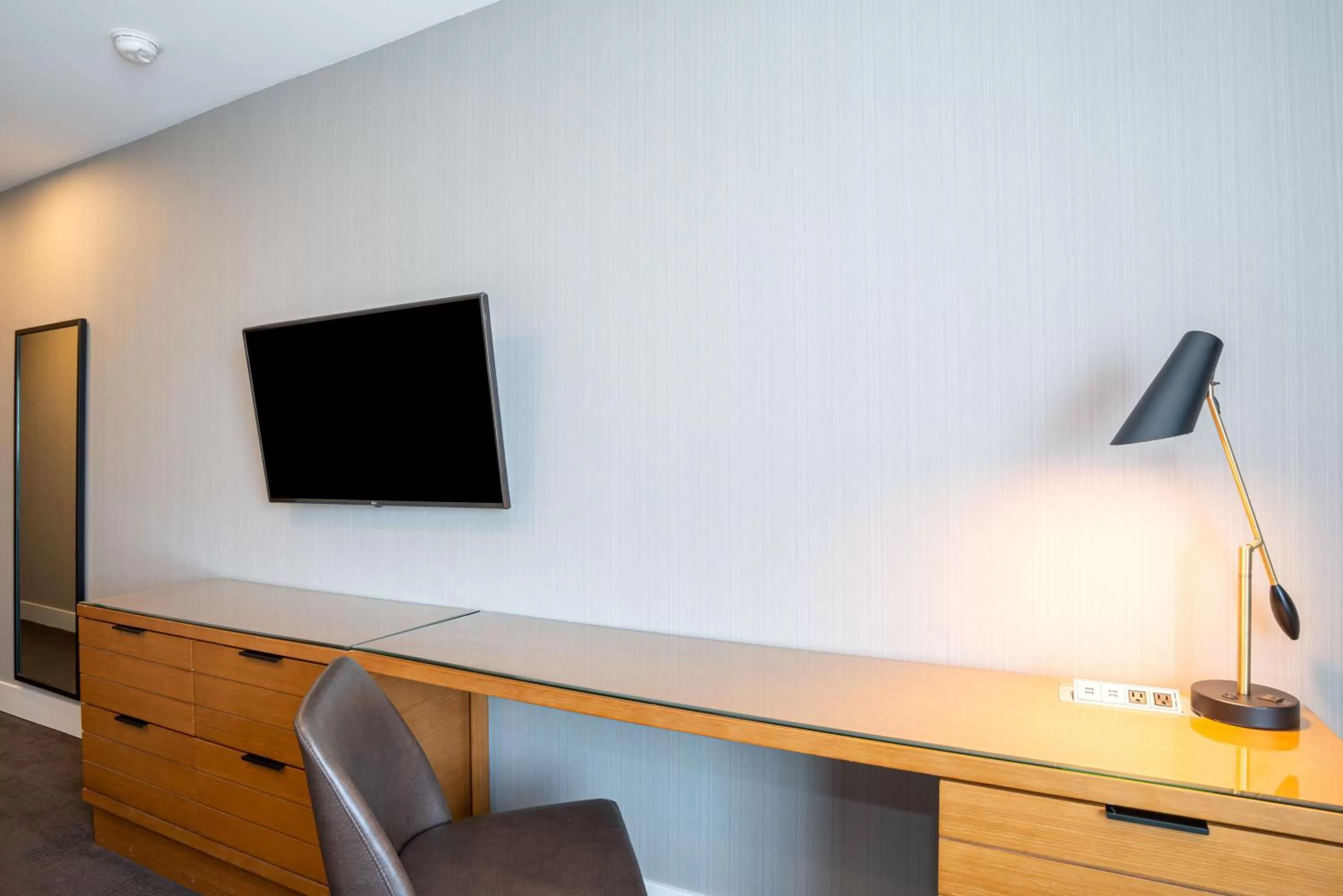 Photo of the whole room in Sandman Hotel Hamilton