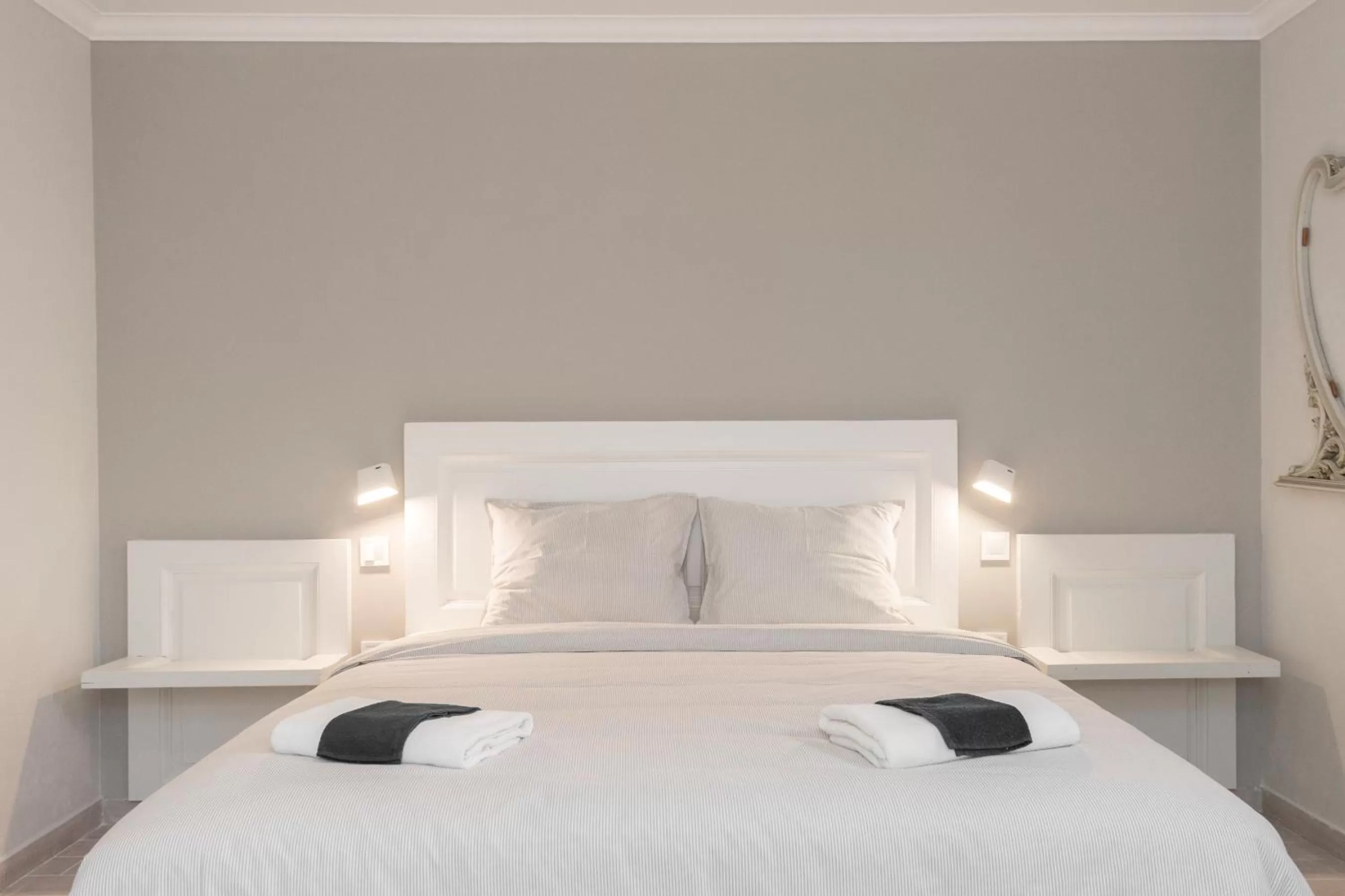 Bed in Troon of Athens Apartments