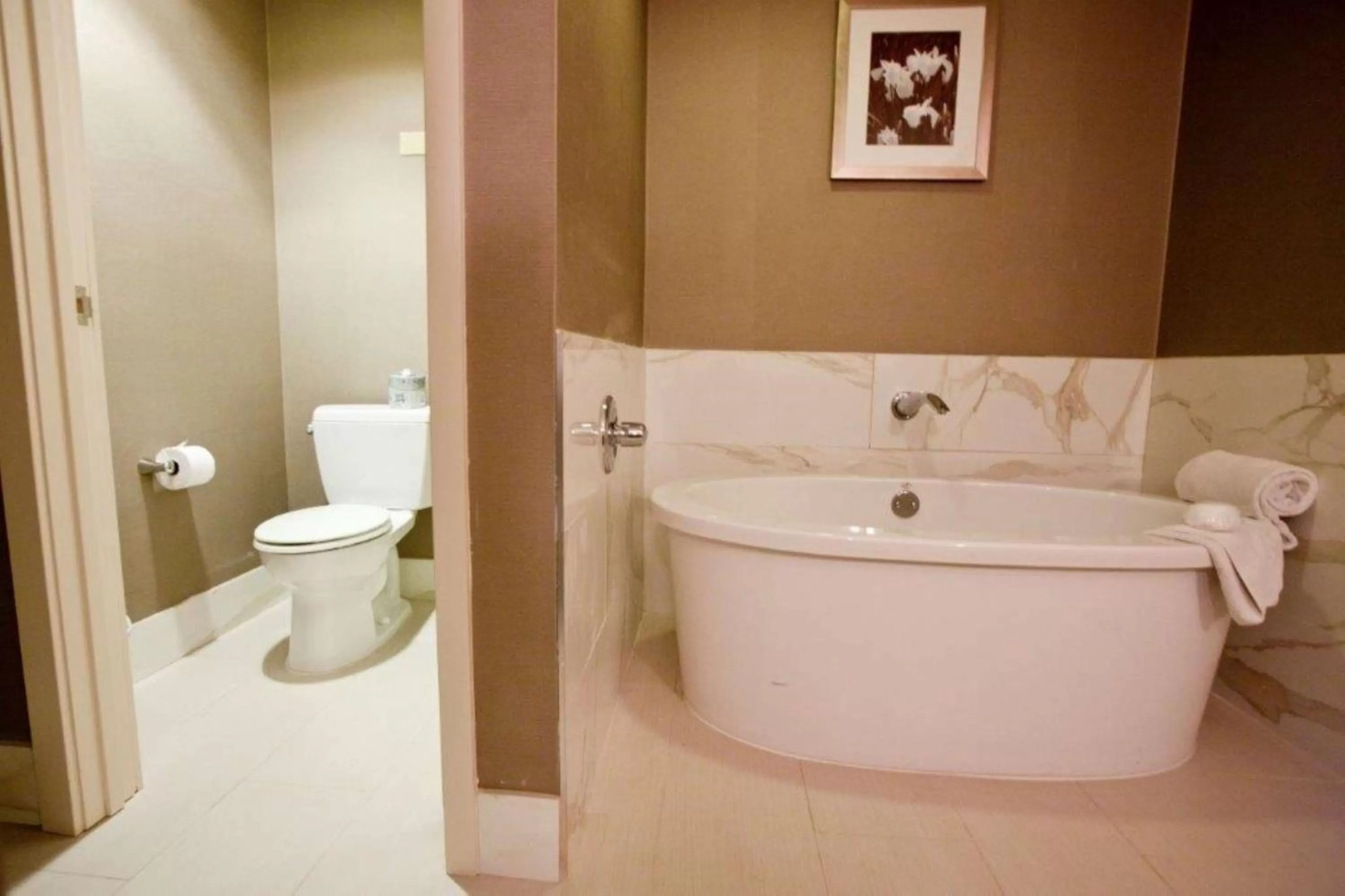 Bathroom in Midland Plaza Hotel