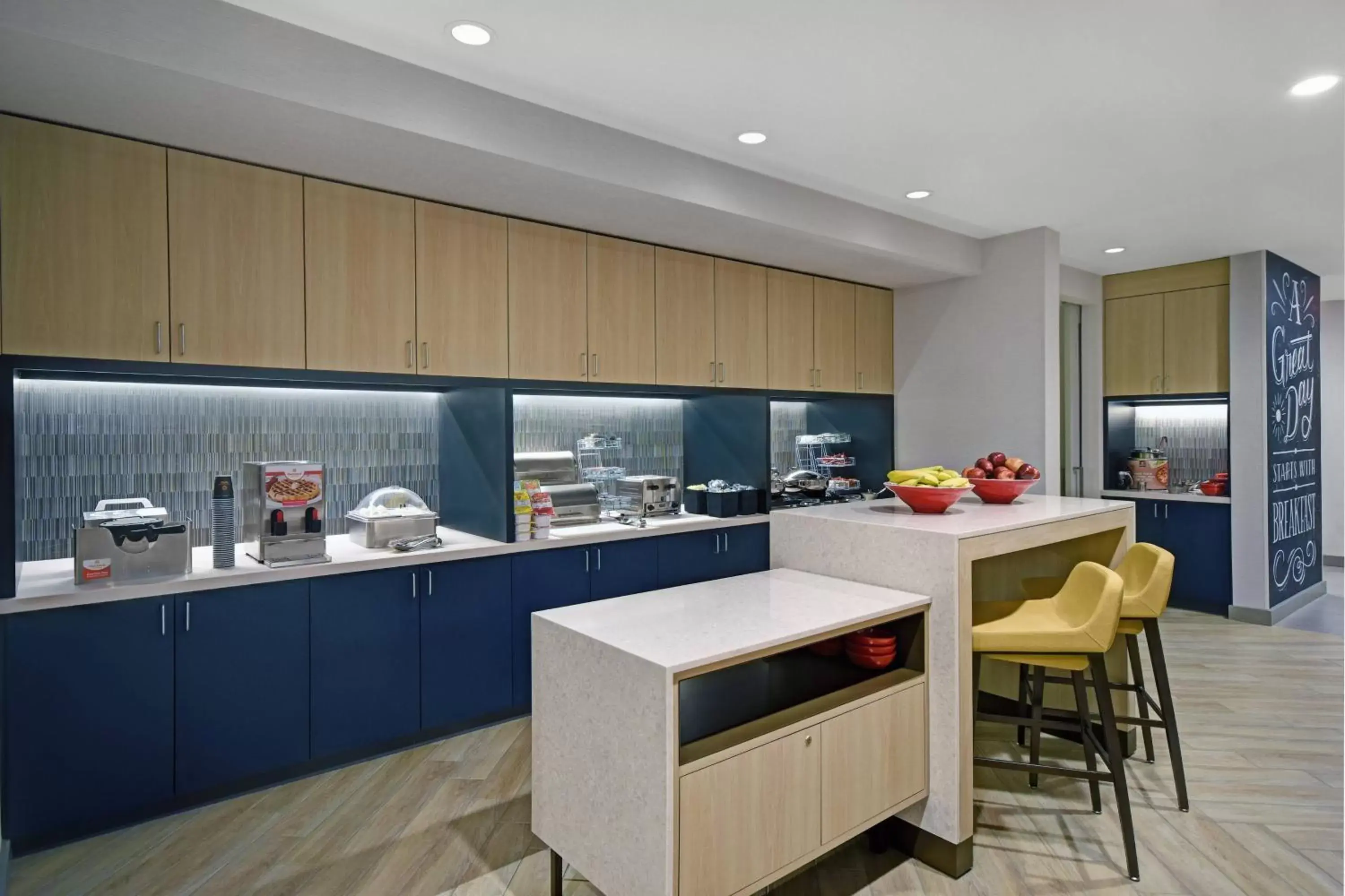 Breakfast, Kitchen/Kitchenette in TownePlace Suites by Marriott Fall River Westport