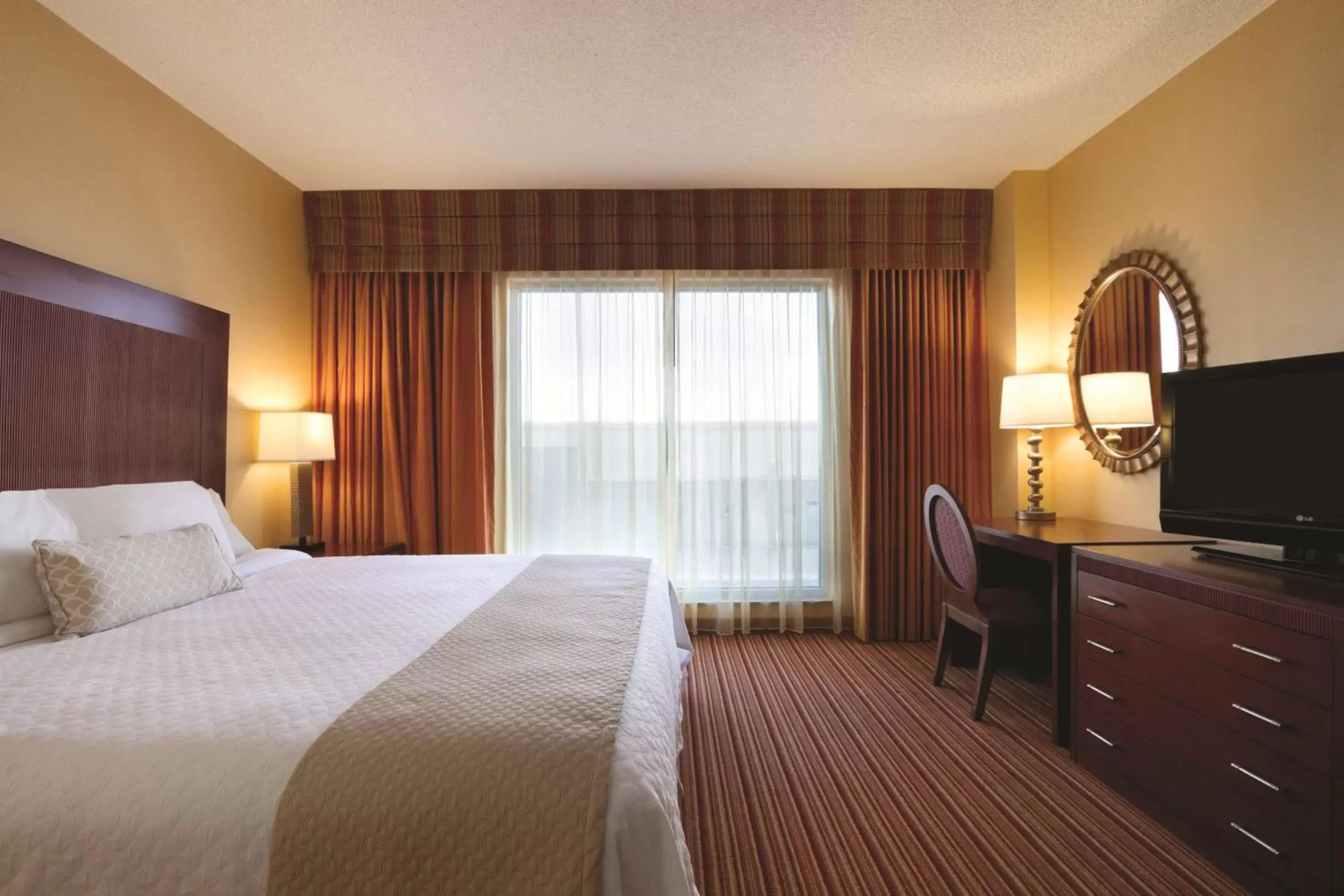 Bedroom, Bed in Embassy Suites by Hilton Norman Hotel & Conference Center