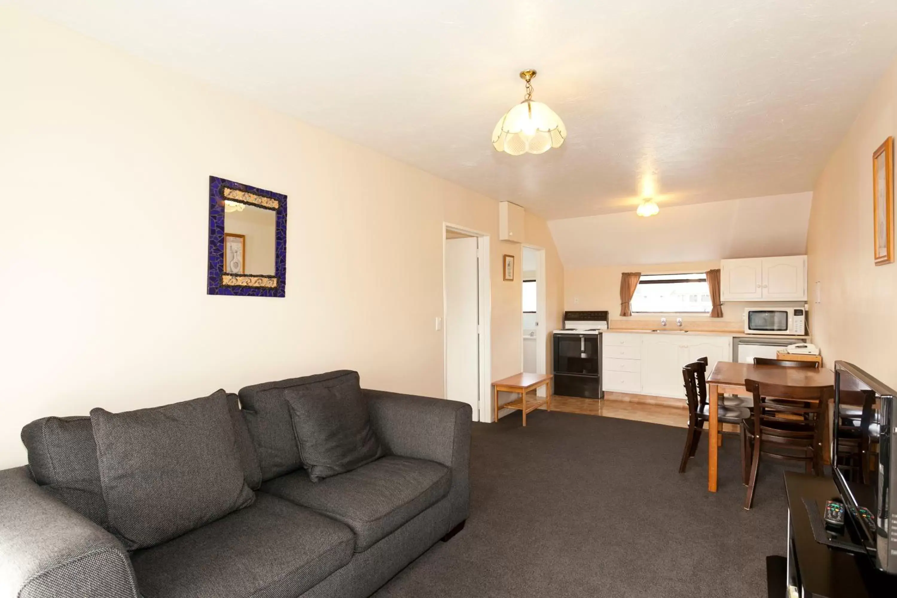 Living room, Seating Area in Merivale Court Motel & Apartments