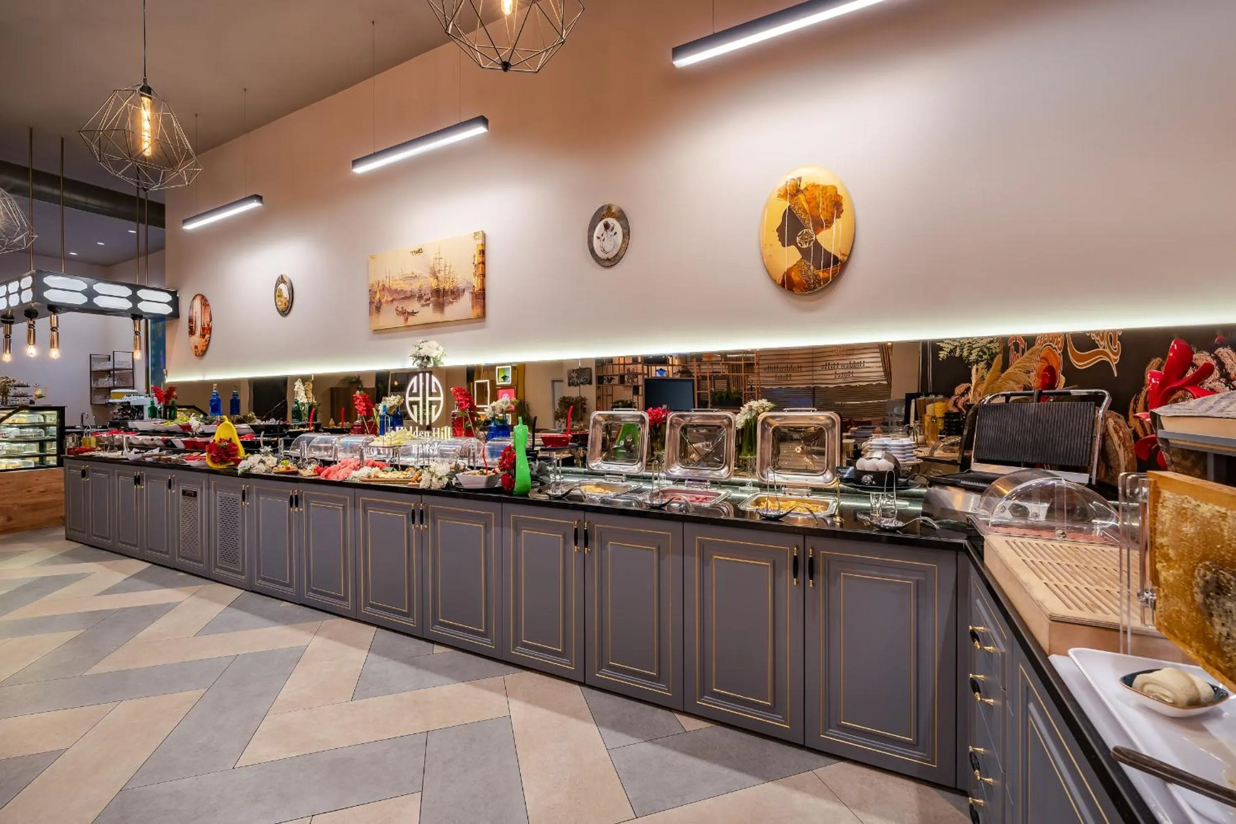 Food and drinks in Best Western Premier Hidden Hills Hotel