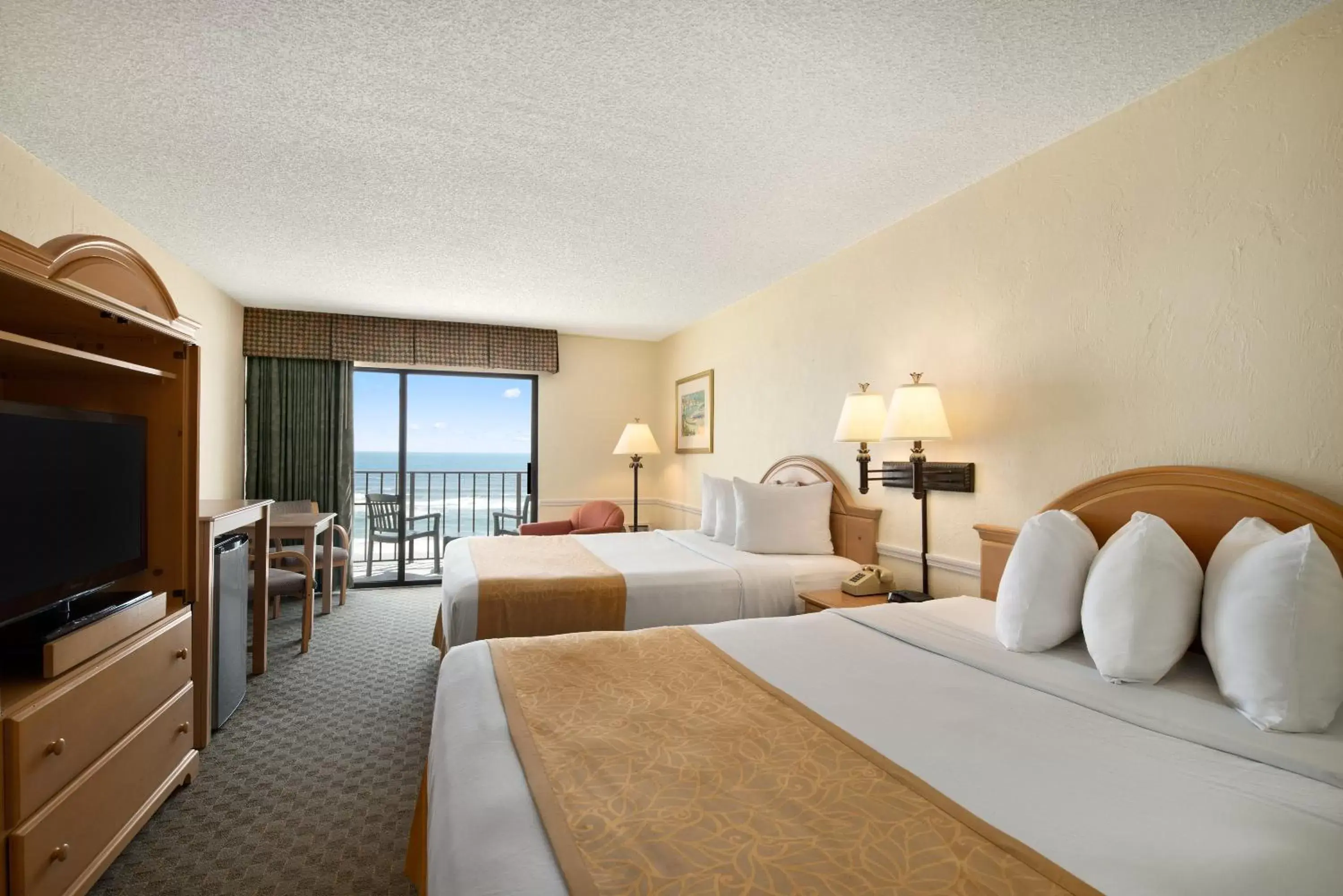 Photo of the whole room, Bed in Days Inn by Wyndham Daytona Oceanfront