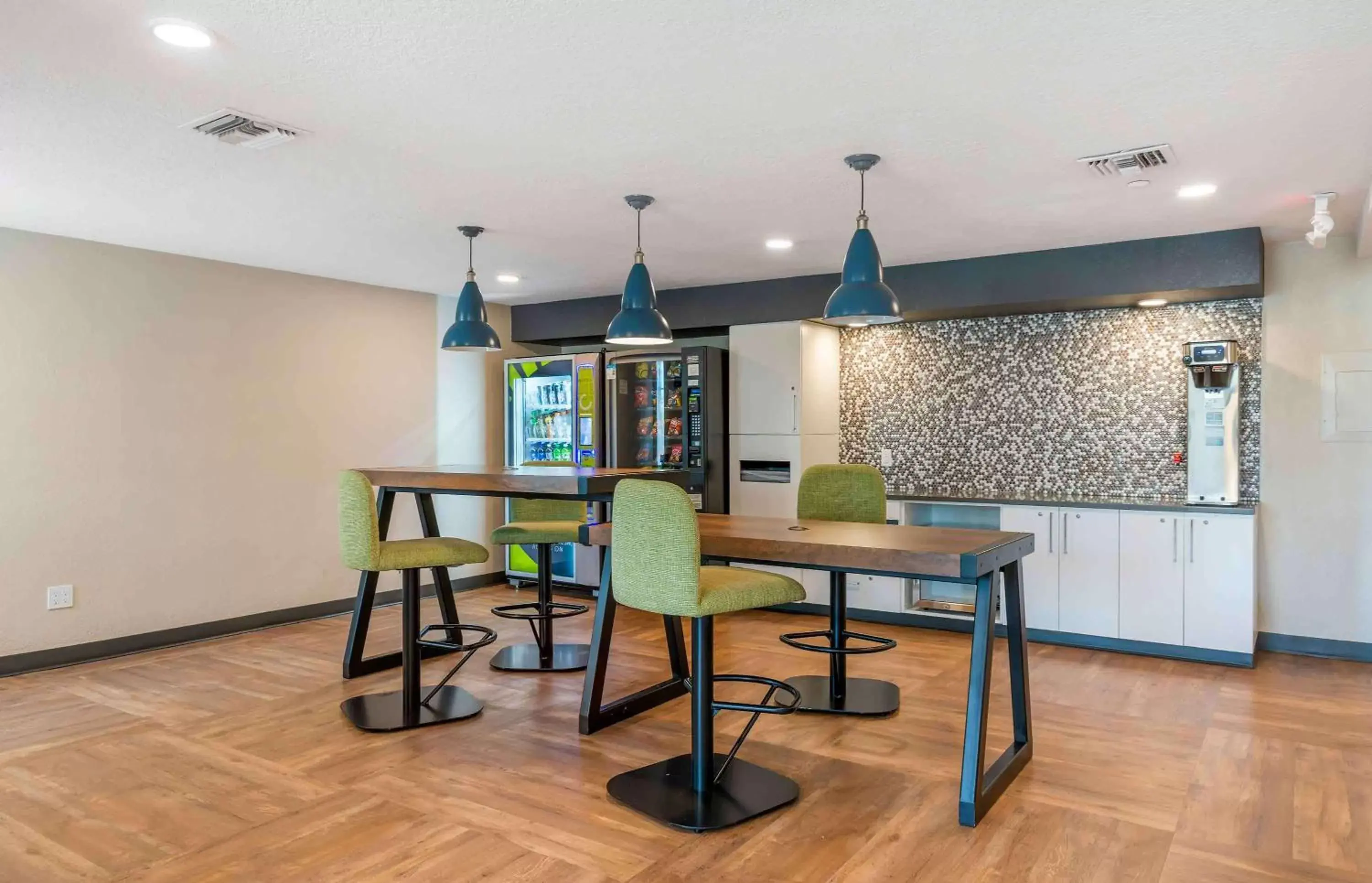 Breakfast, Dining Area in Extended Stay America Premier Suites - Fort Lauderdale - Cypress Creek - Park North