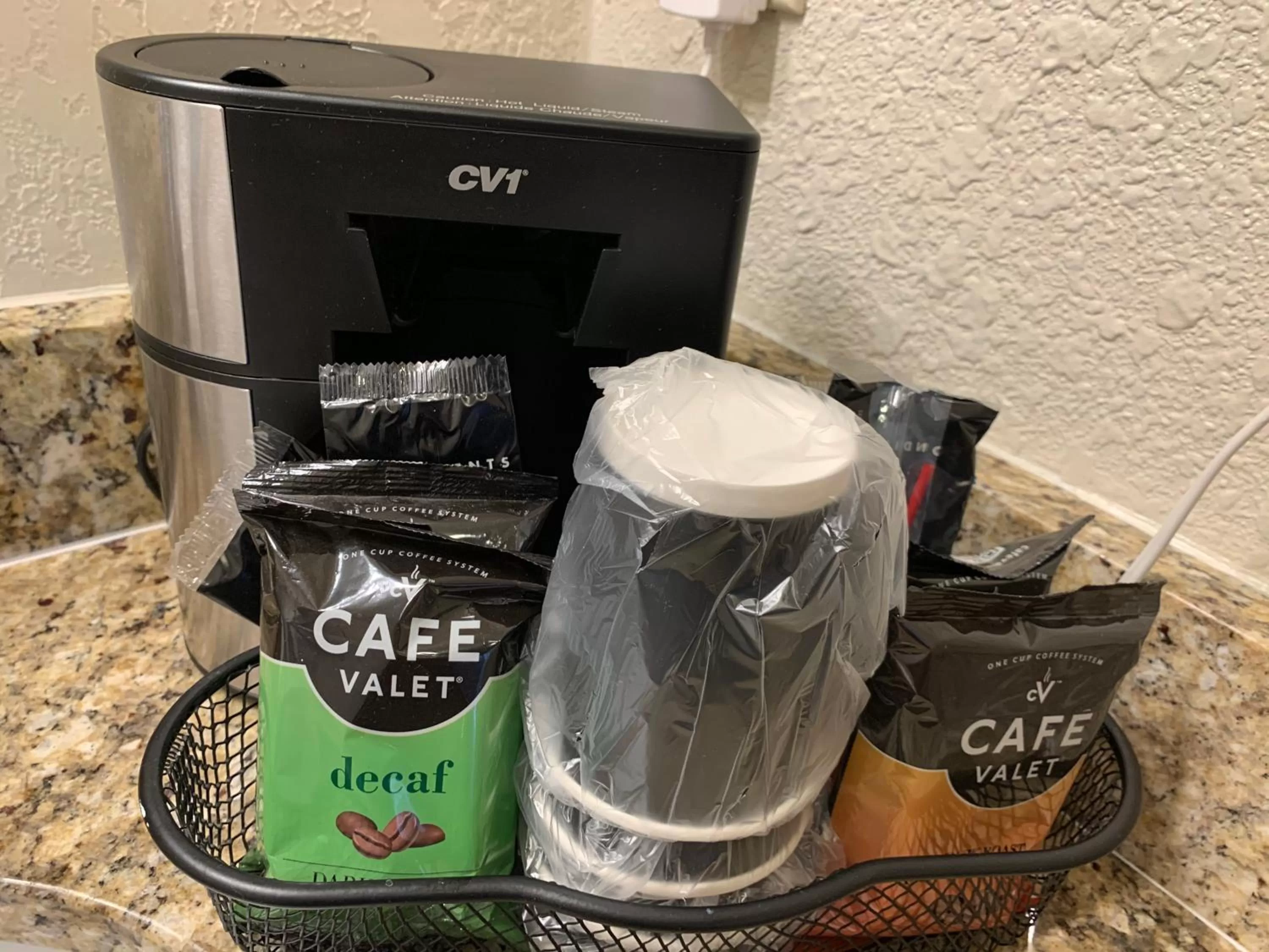 Coffee/tea facilities in Coachman Inn Oak Harbor