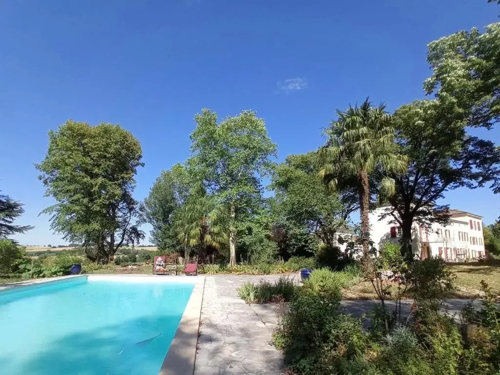 Property building, Swimming Pool in Domaine de Rasigous