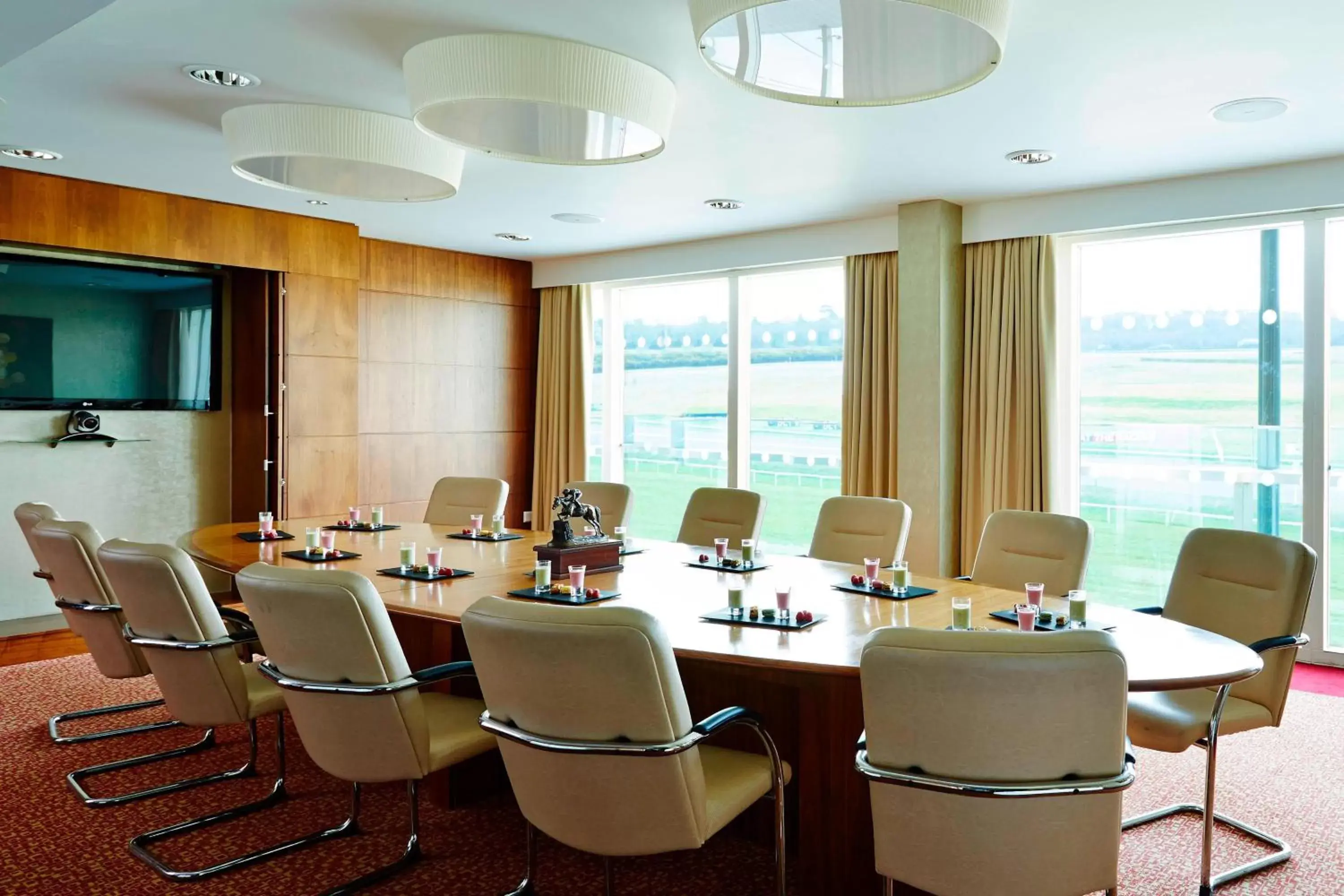 Meeting/conference room in Lingfield Park Marriott Hotel & Country Club