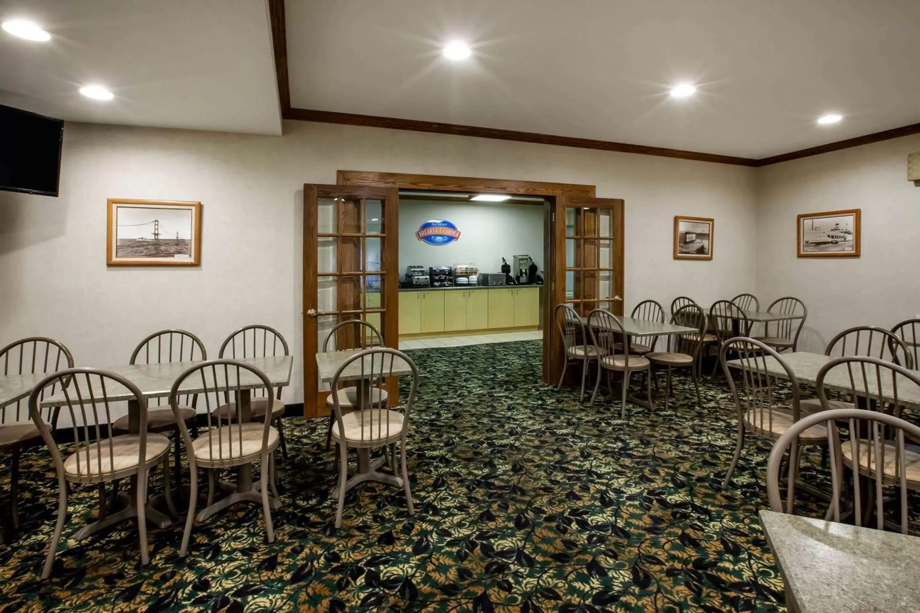 Restaurant/Places to Eat in Baymont by Wyndham Mackinaw City