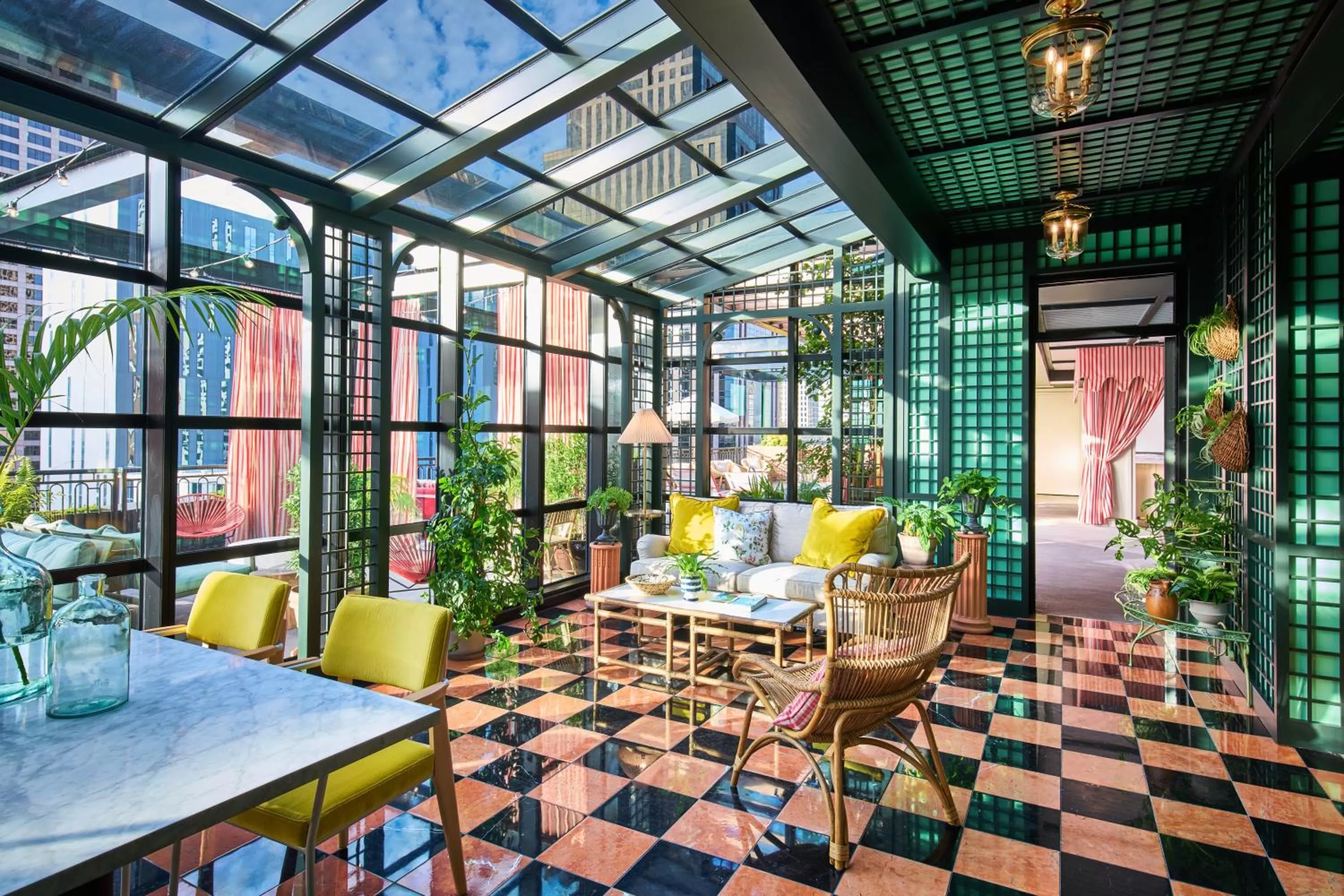 Lounge or bar in Virgin Hotels New Orleans