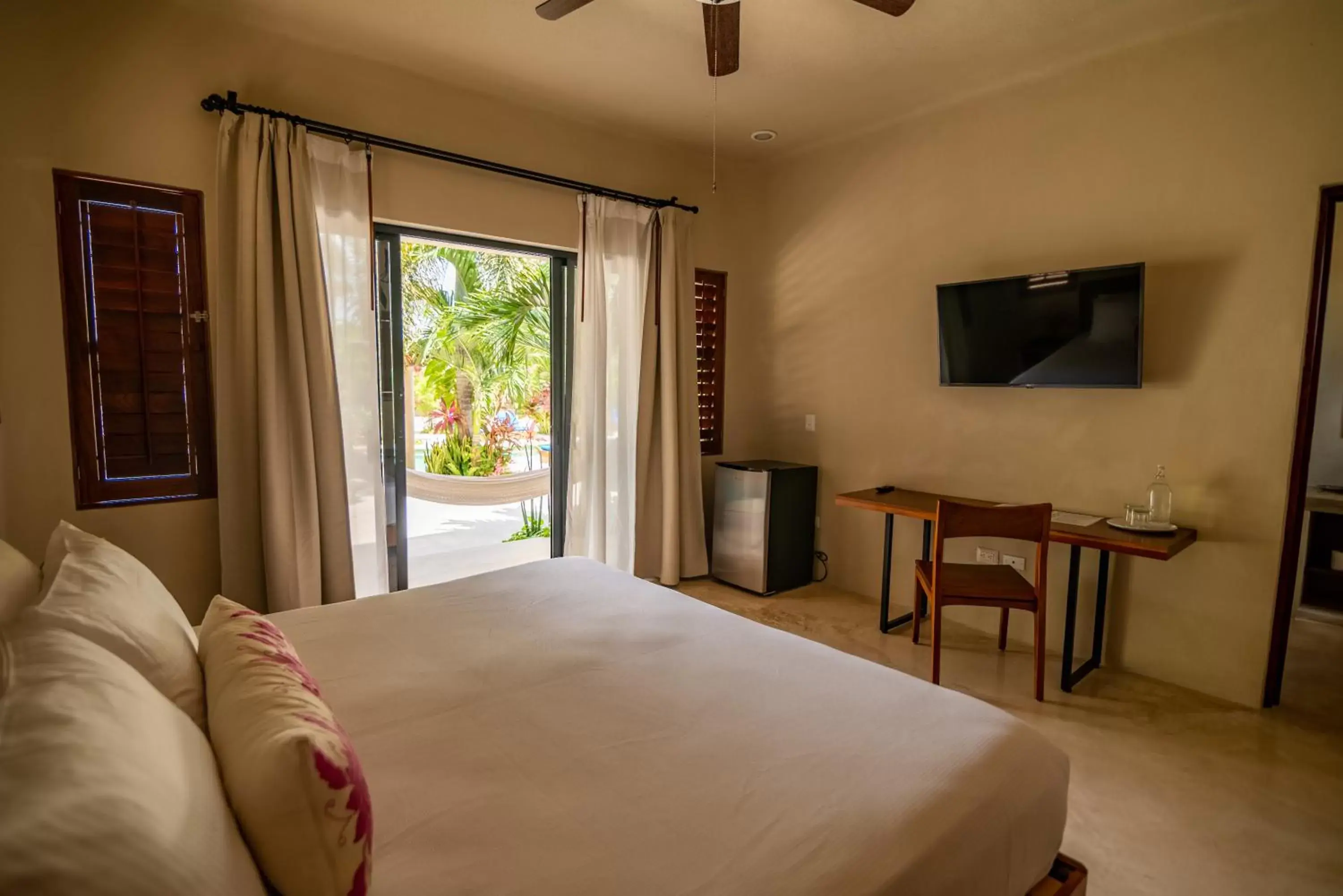 Bedroom, Bed in Blue Palm Bacalar