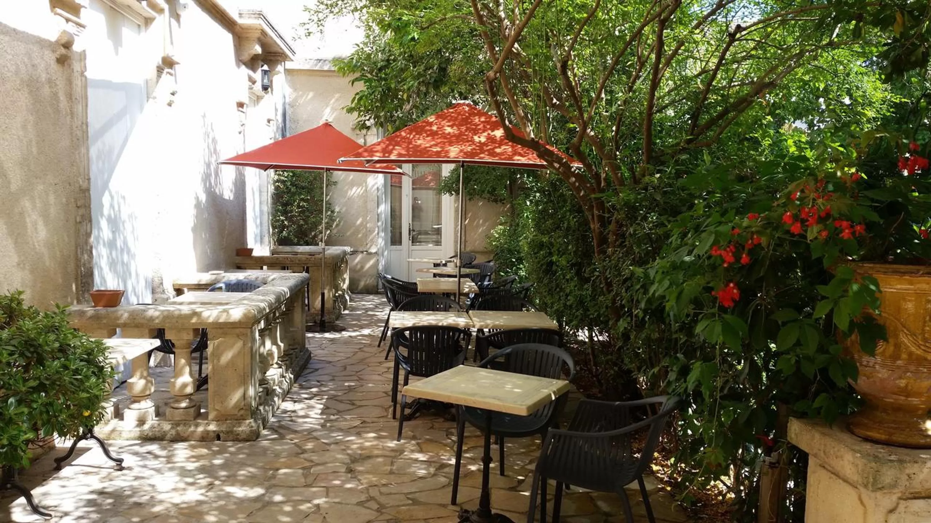Patio in Hôtel du Parc