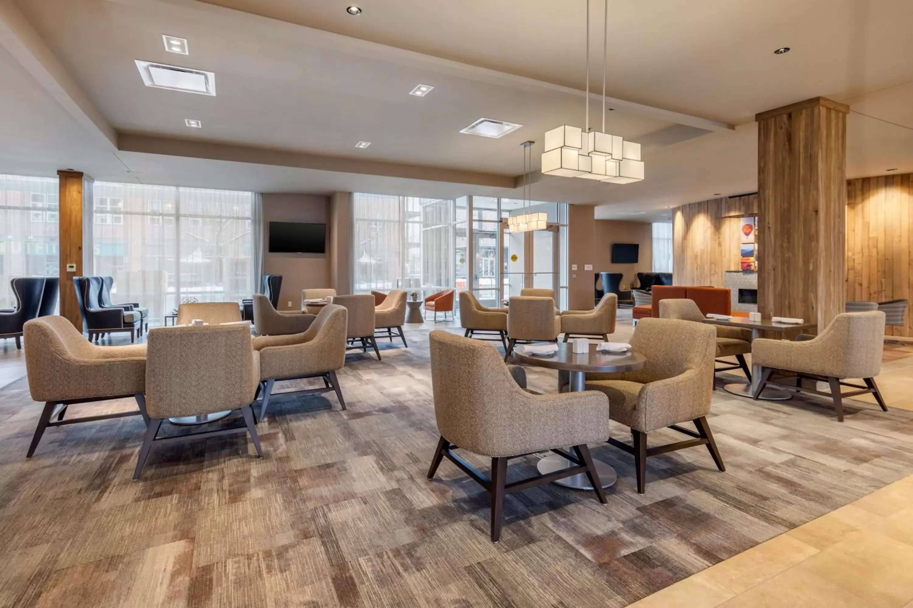 Lobby or reception, Lounge/Bar in Cambria Hotel Omaha Downtown