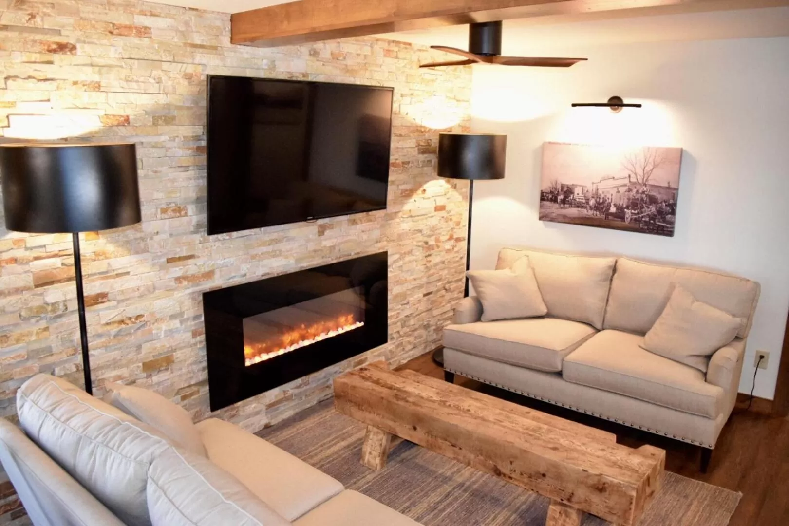 Lobby or reception in Boarders Inn &amp; Suites by Cobblestone Hotels - Syracuse