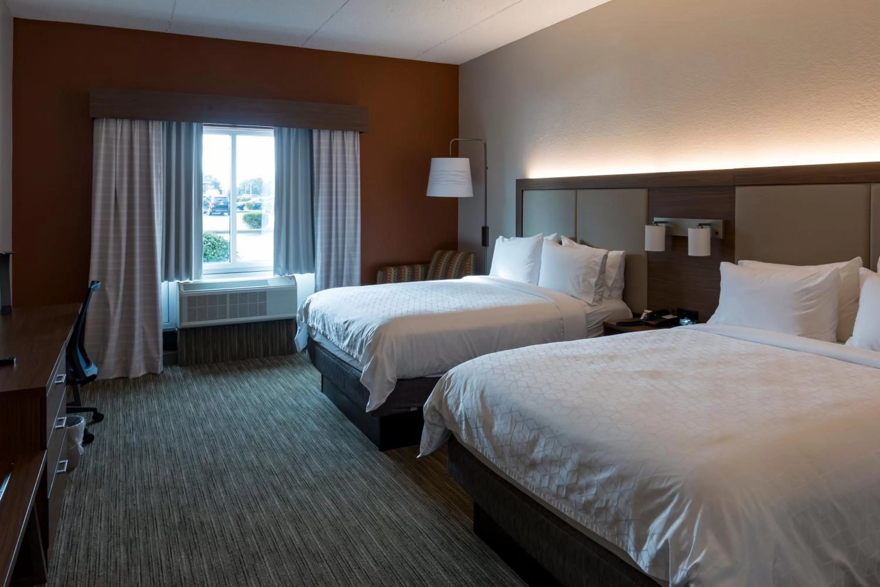 Photo of the whole room, Bed in Holiday Inn Express Hotel & Suites Louisville South-Hillview, an IHG Hotel
