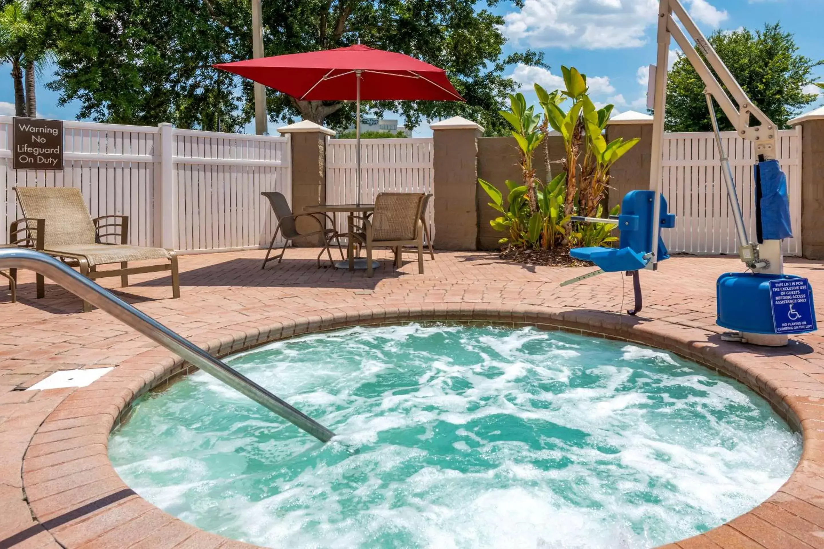 Activities, Swimming Pool in Comfort Suites Near Universal Orlando Resort