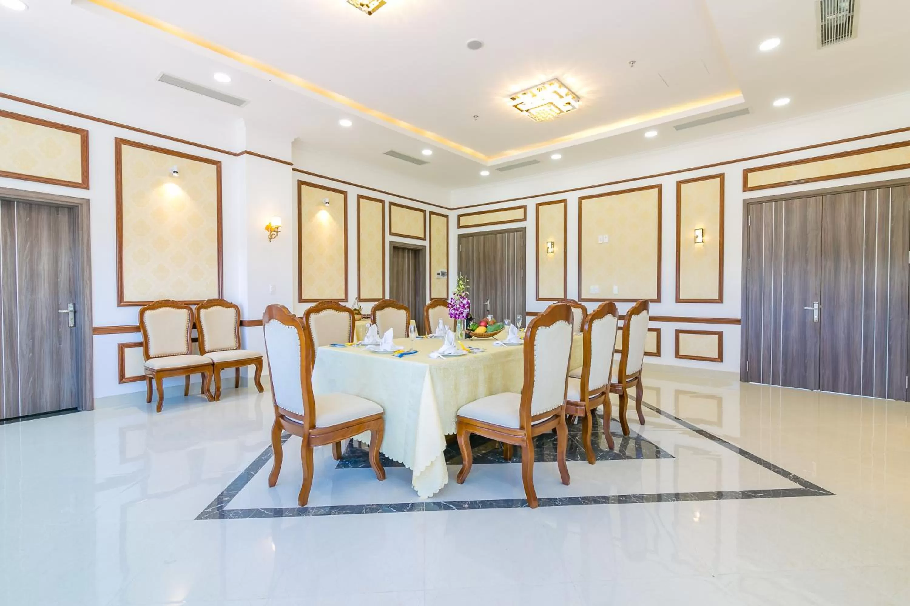 Restaurant/places to eat in Navy Hotel Cam Ranh