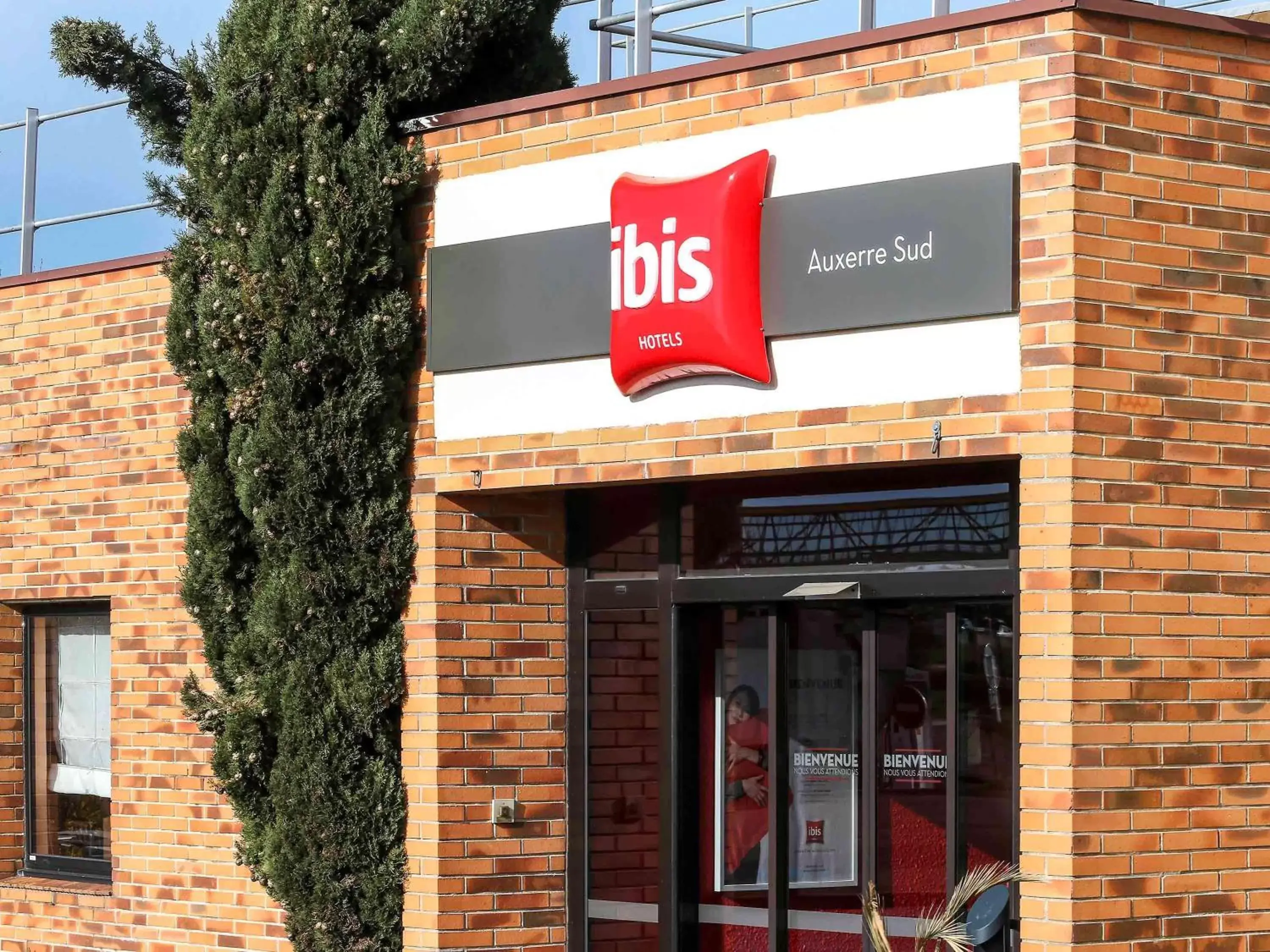 Property building in ibis Auxerre Sud