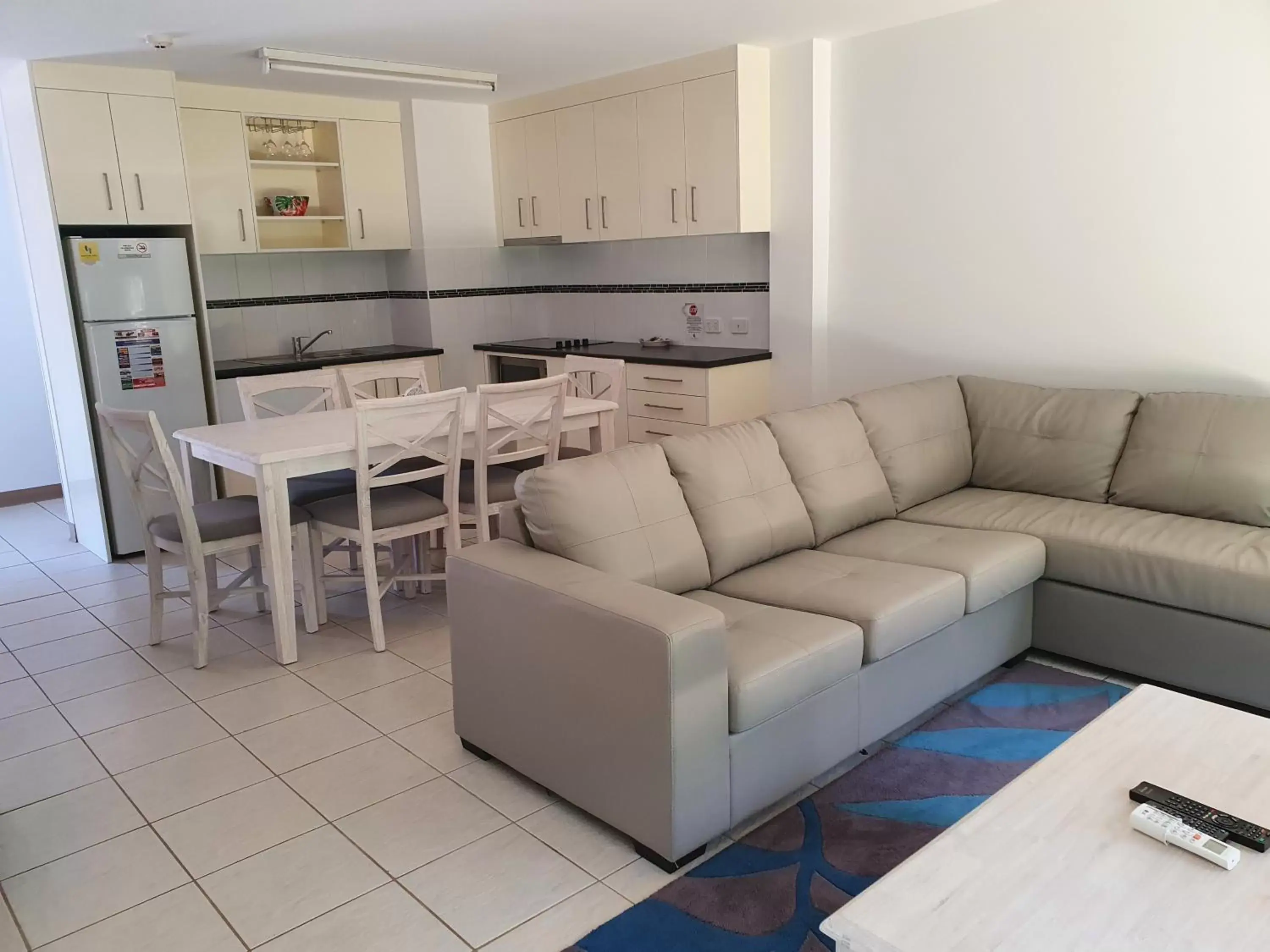 Kitchen or kitchenette, Seating Area in Nelson Bay Breeze