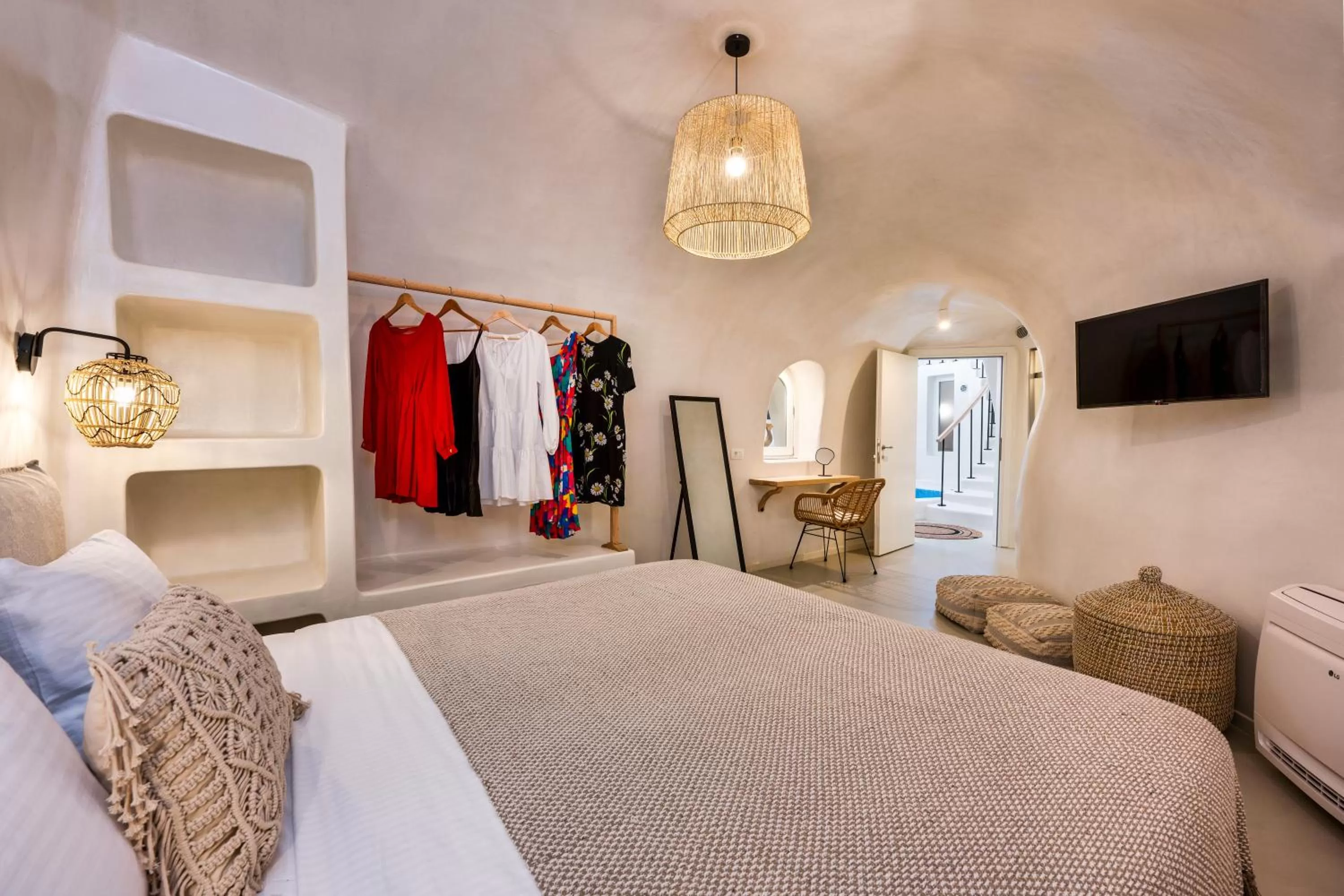 Bedroom, Bed in Hill Suites