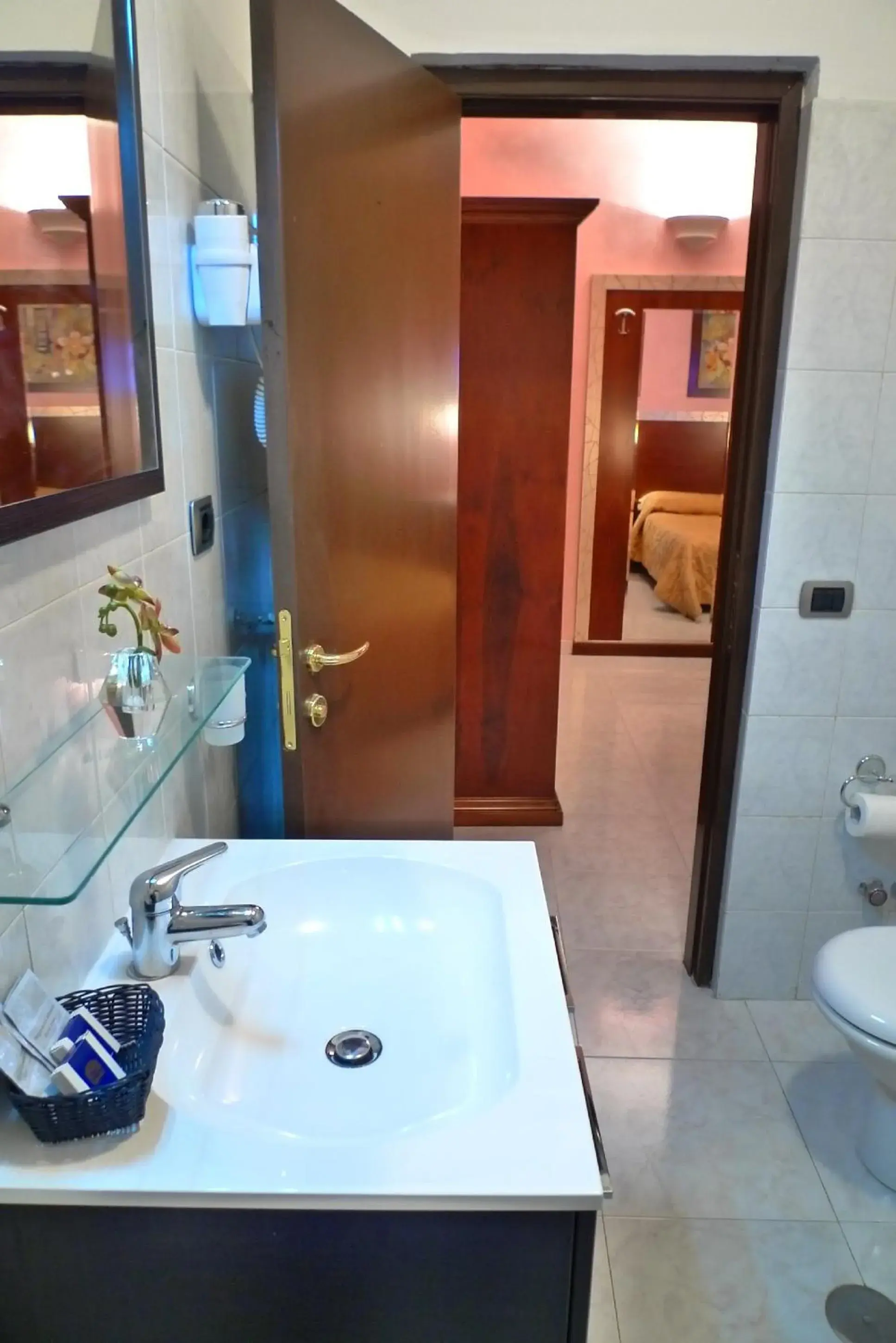 Bathroom in Hotel La Pace - Experience