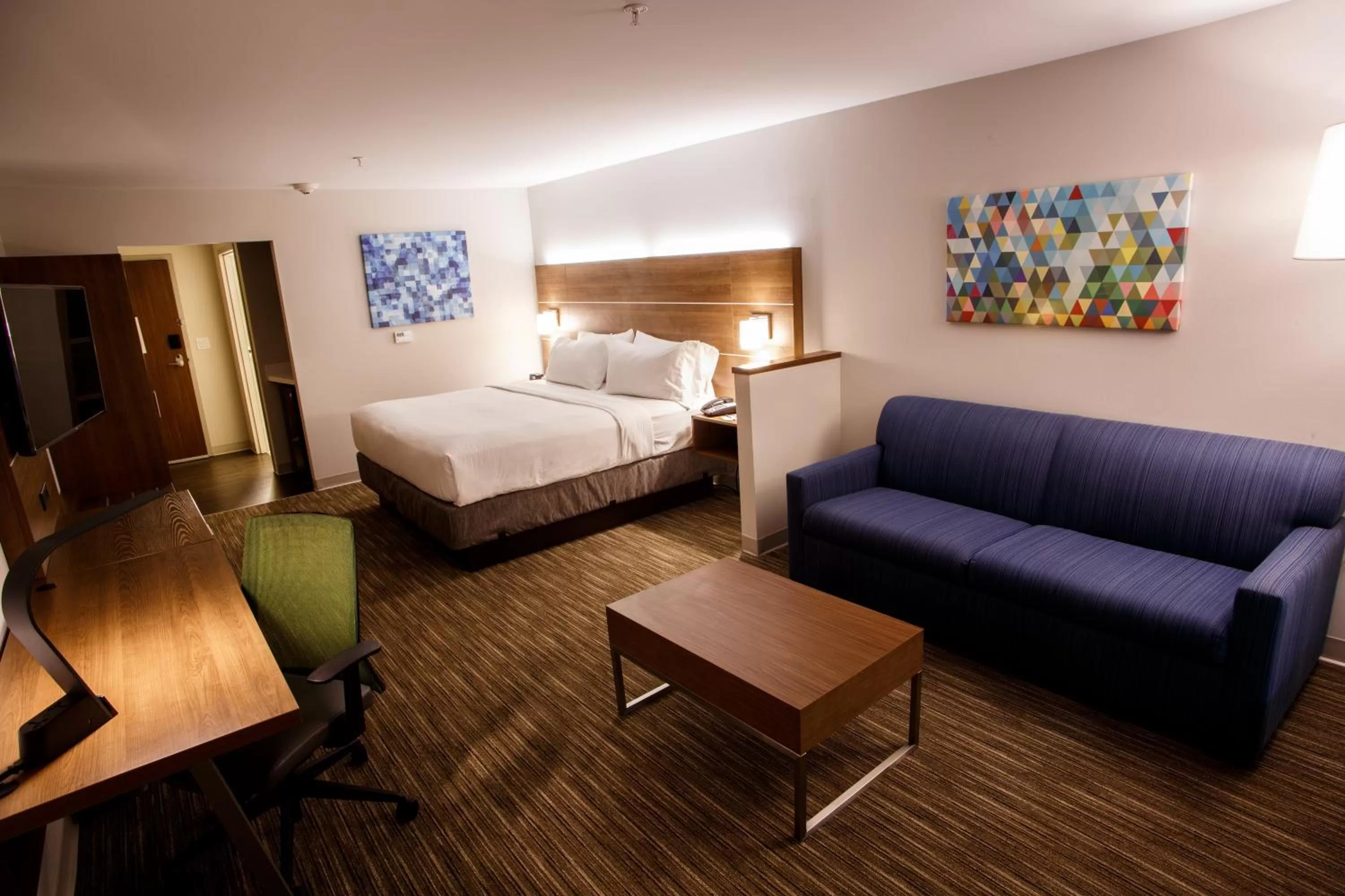 Photo of the whole room, Bed in Holiday Inn Express & Suites - Gettysburg by IHG