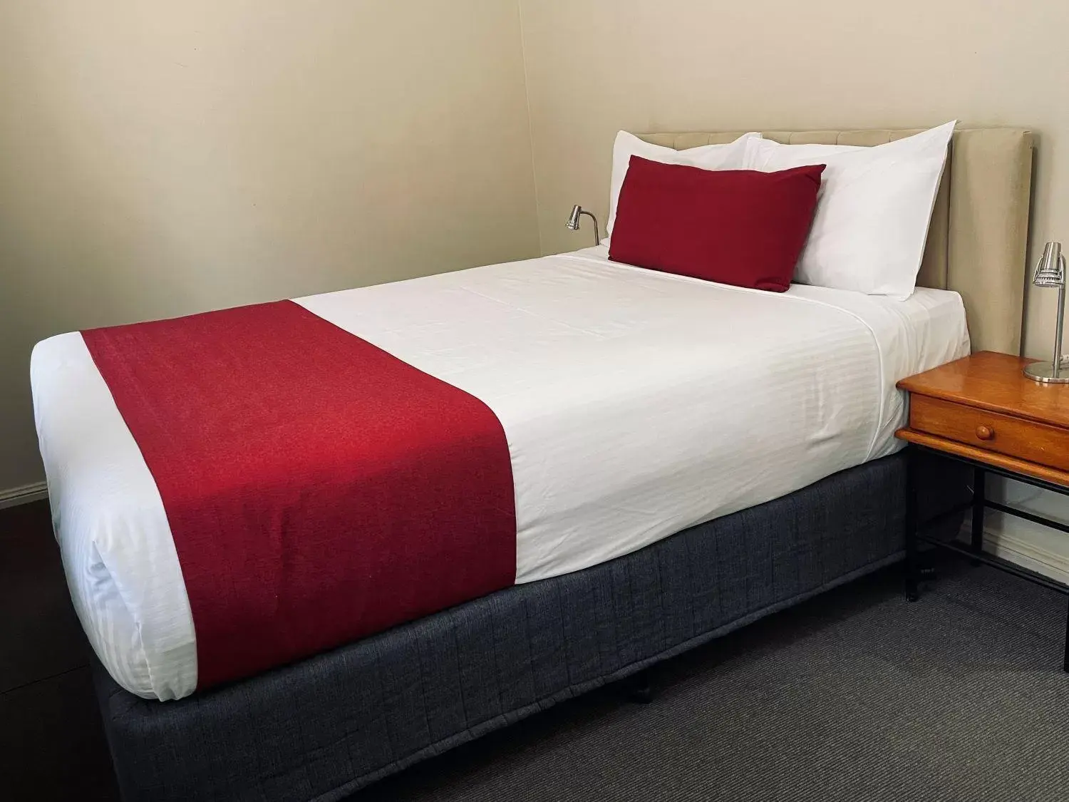 Bed in Ashton Motel
