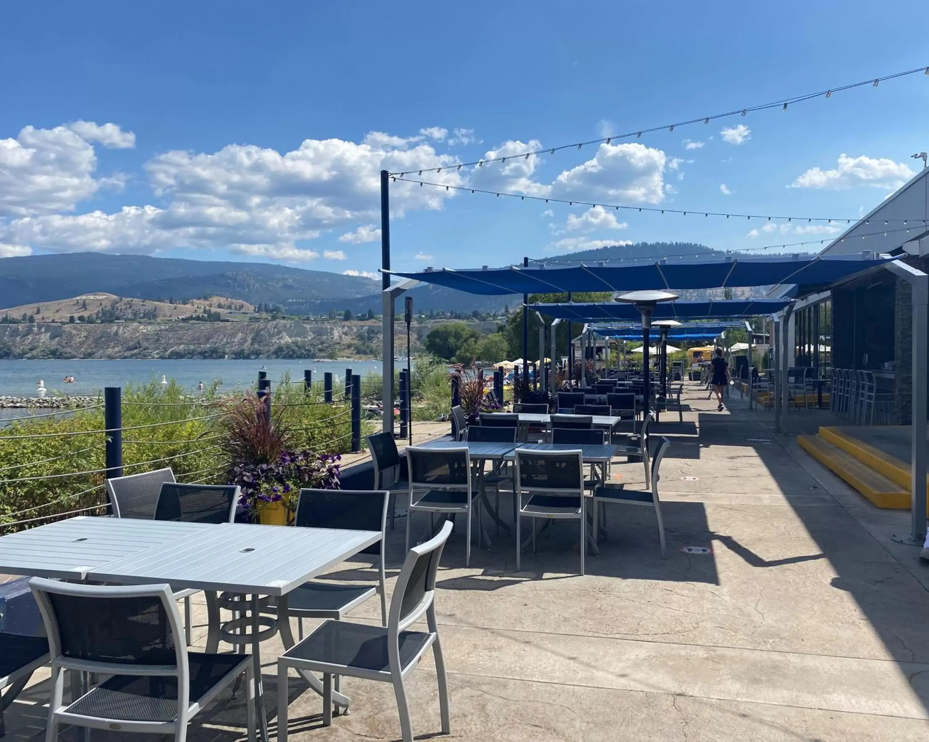 Patio, Restaurant/Places to Eat in Penticton Lakeside Resort