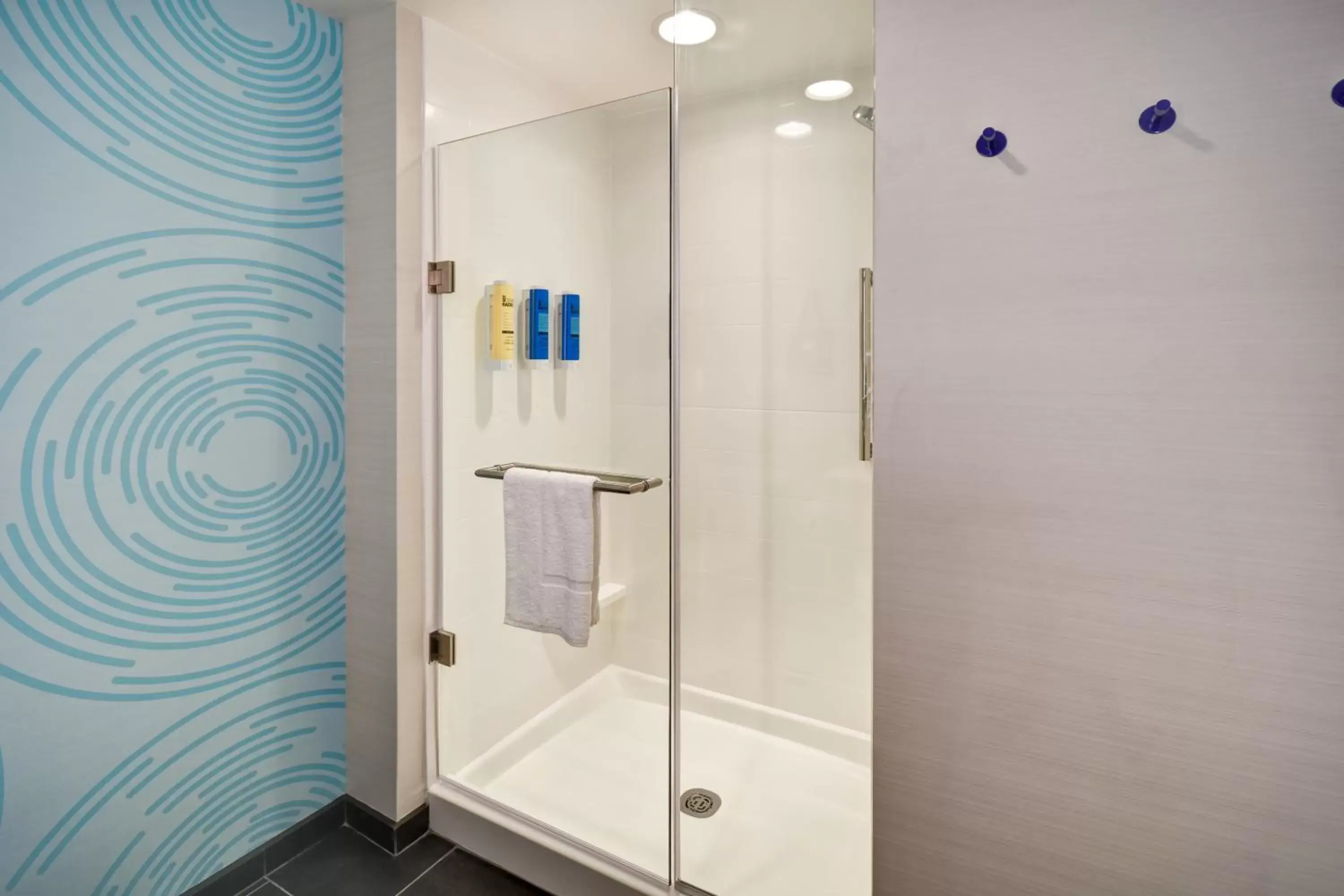 Queen Room with Two Queen Beds - Hearing Accessible in Tru By Hilton Louisville Airport Queen Room with Two Queen Beds - Hearing Accessible in Tru By Hilton Louisville Airport