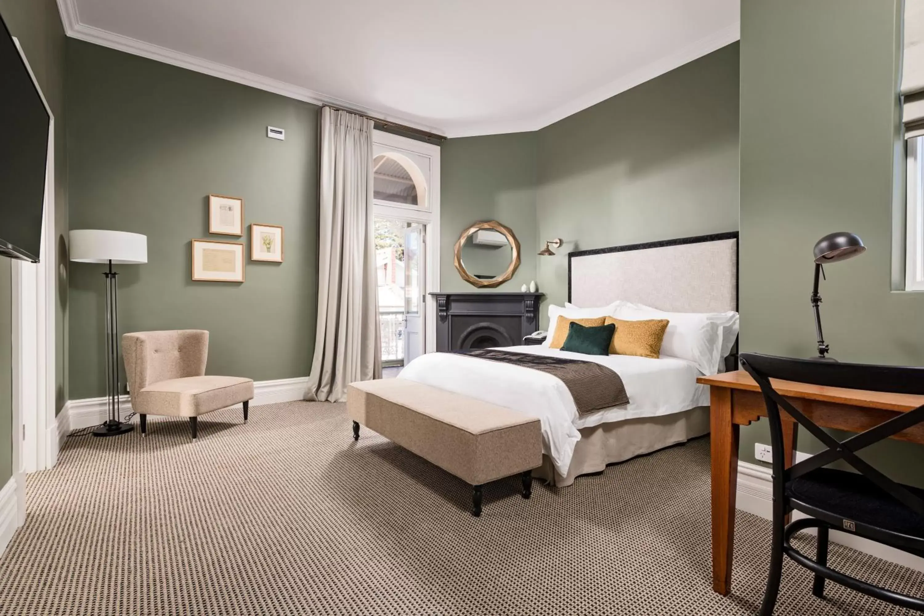 Photo of the whole room, Bed in The National Hotel Photo of the whole room, Bed in The National Hotel