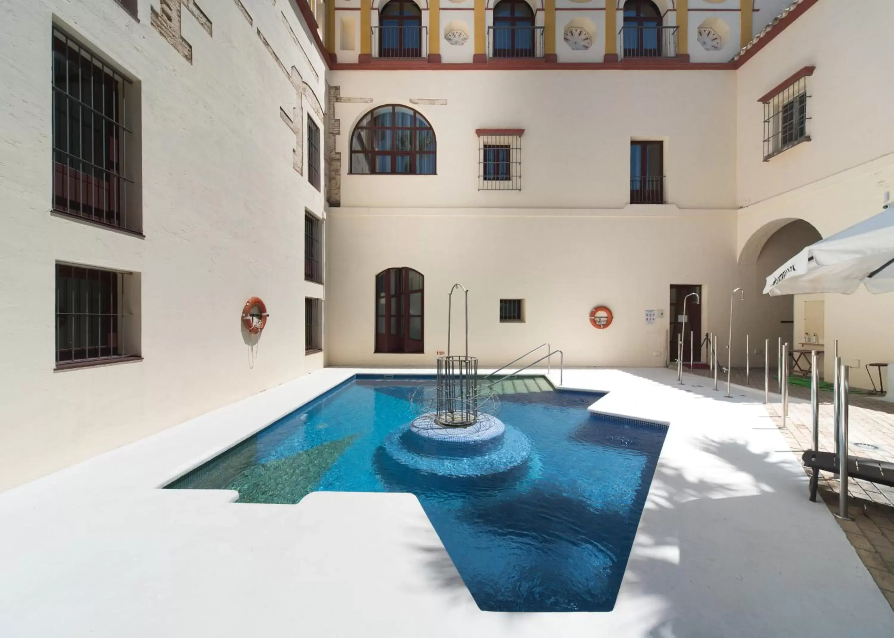 Swimming Pool in Hotel Palacio Marqués de Arizón