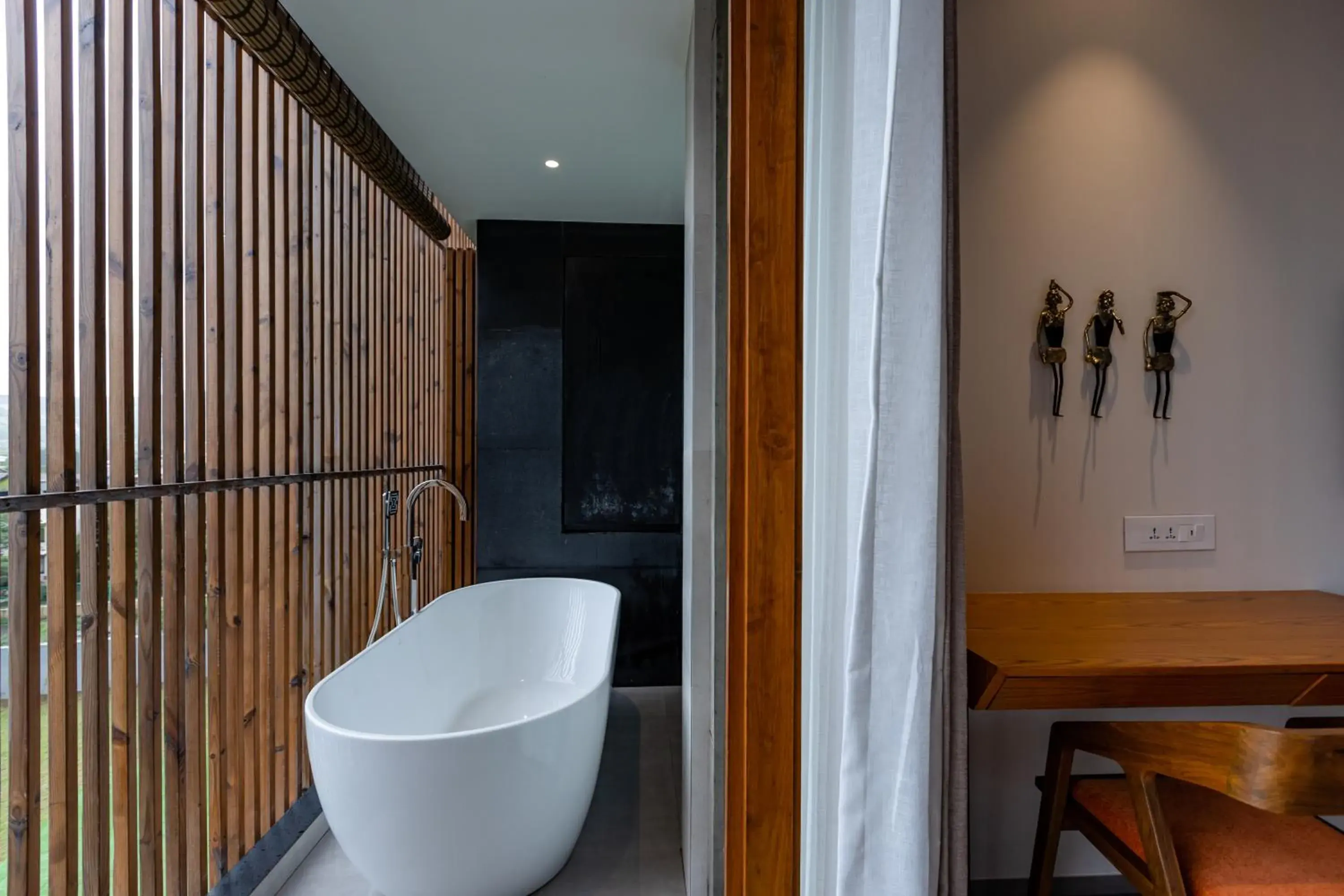 Hot Tub, Bathroom in Radisson Resort and Spa Lonavala