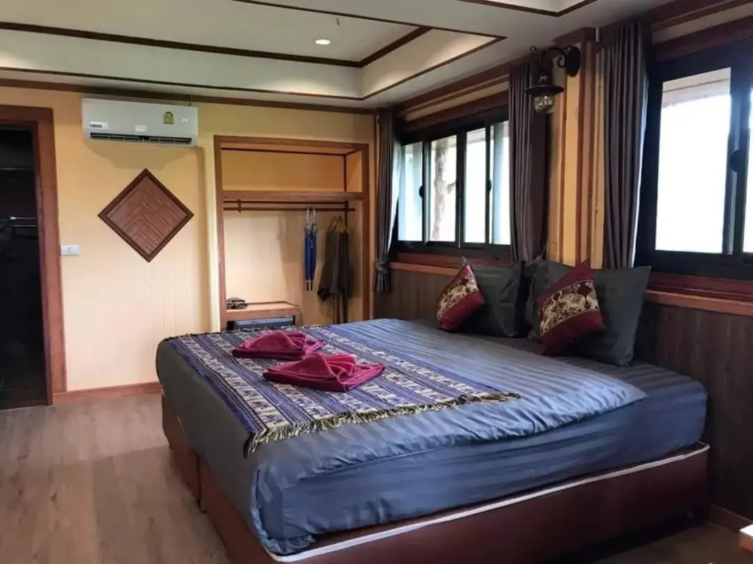 Bed in Khaosok Rainforest Resort
