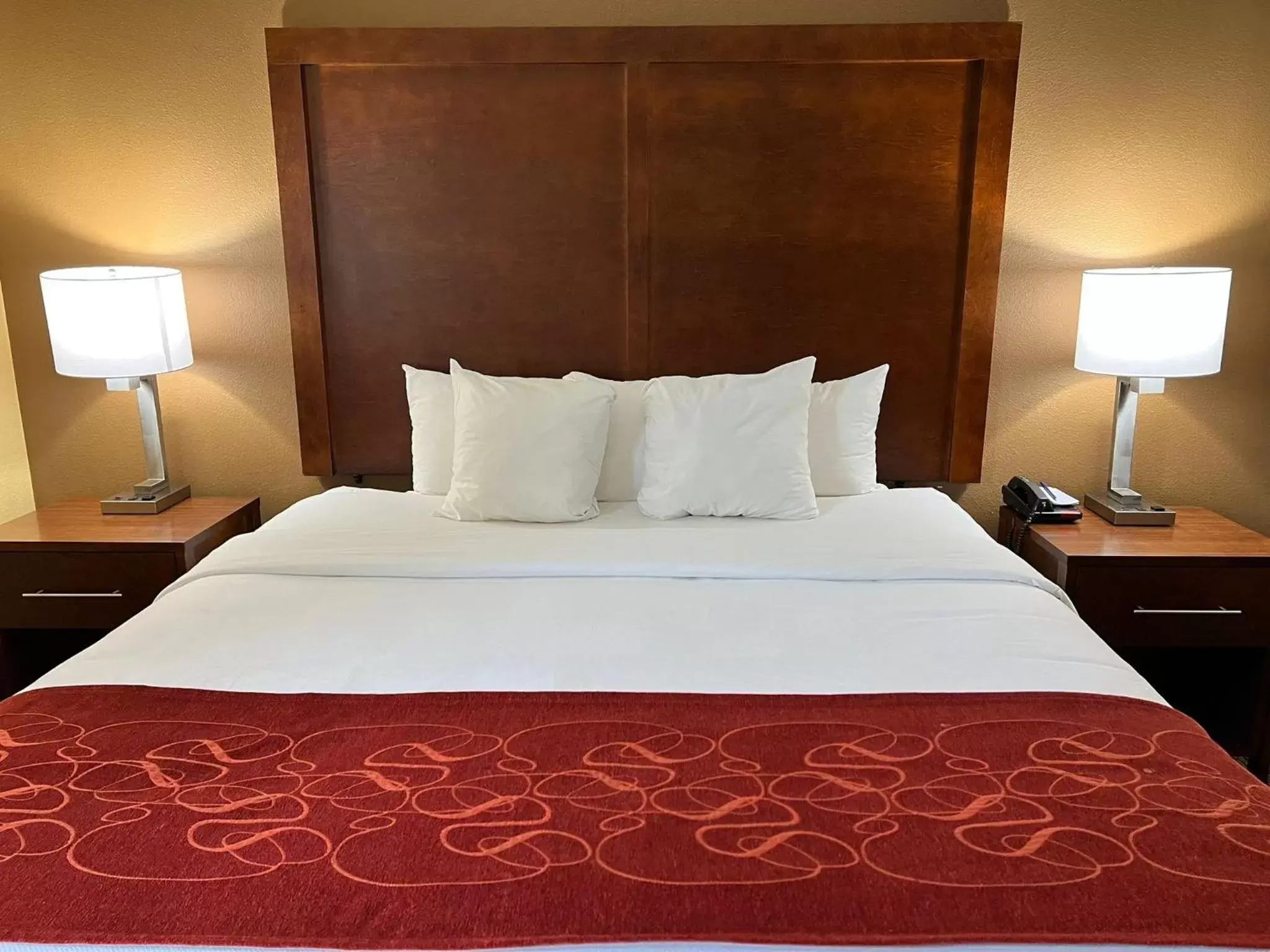 Bedroom, Bed in Comfort Suites Louisville East