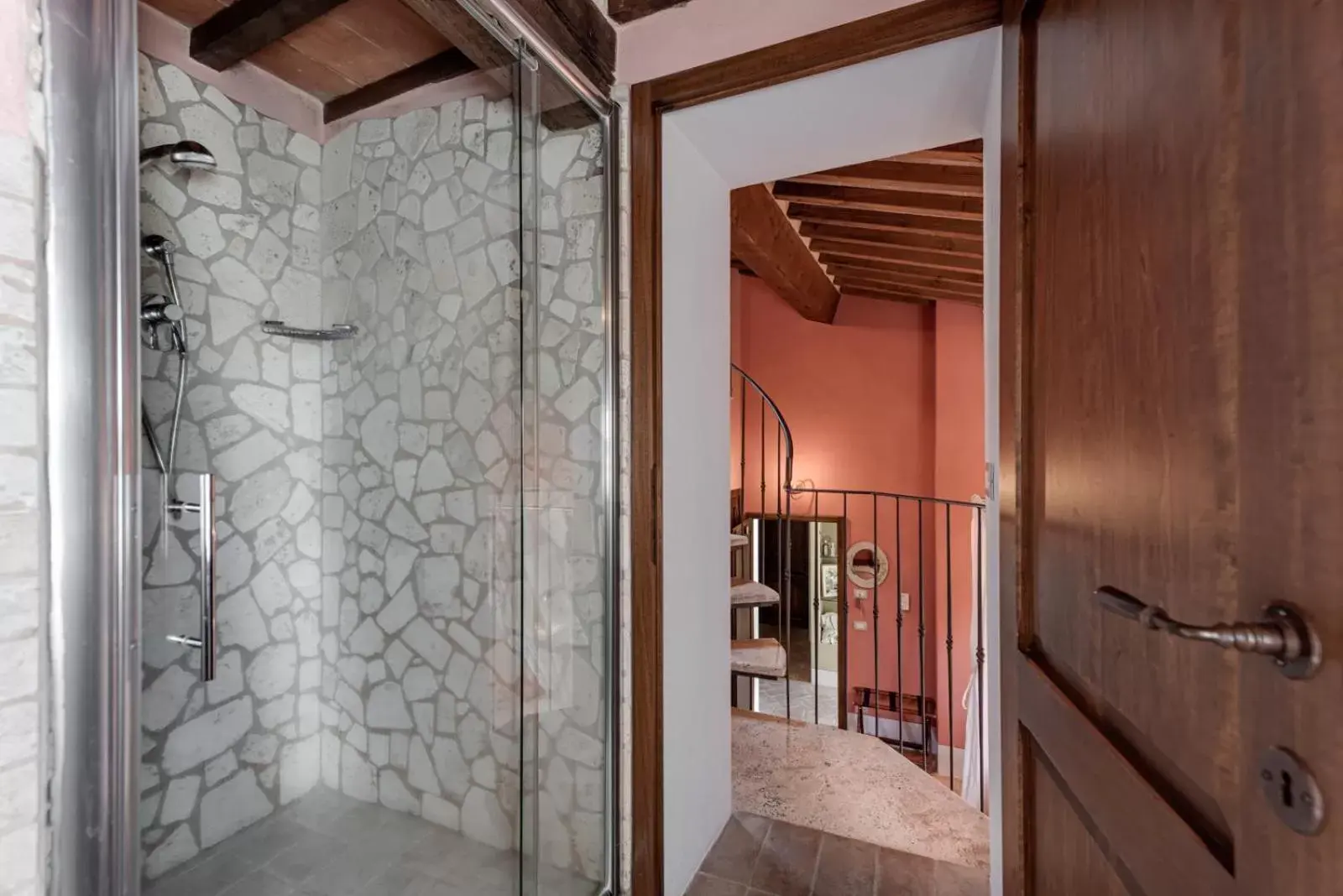 Shower in PALAZZO DEL CAPITANO Wellness & Relais - Luxury Borgo Capitano Collection