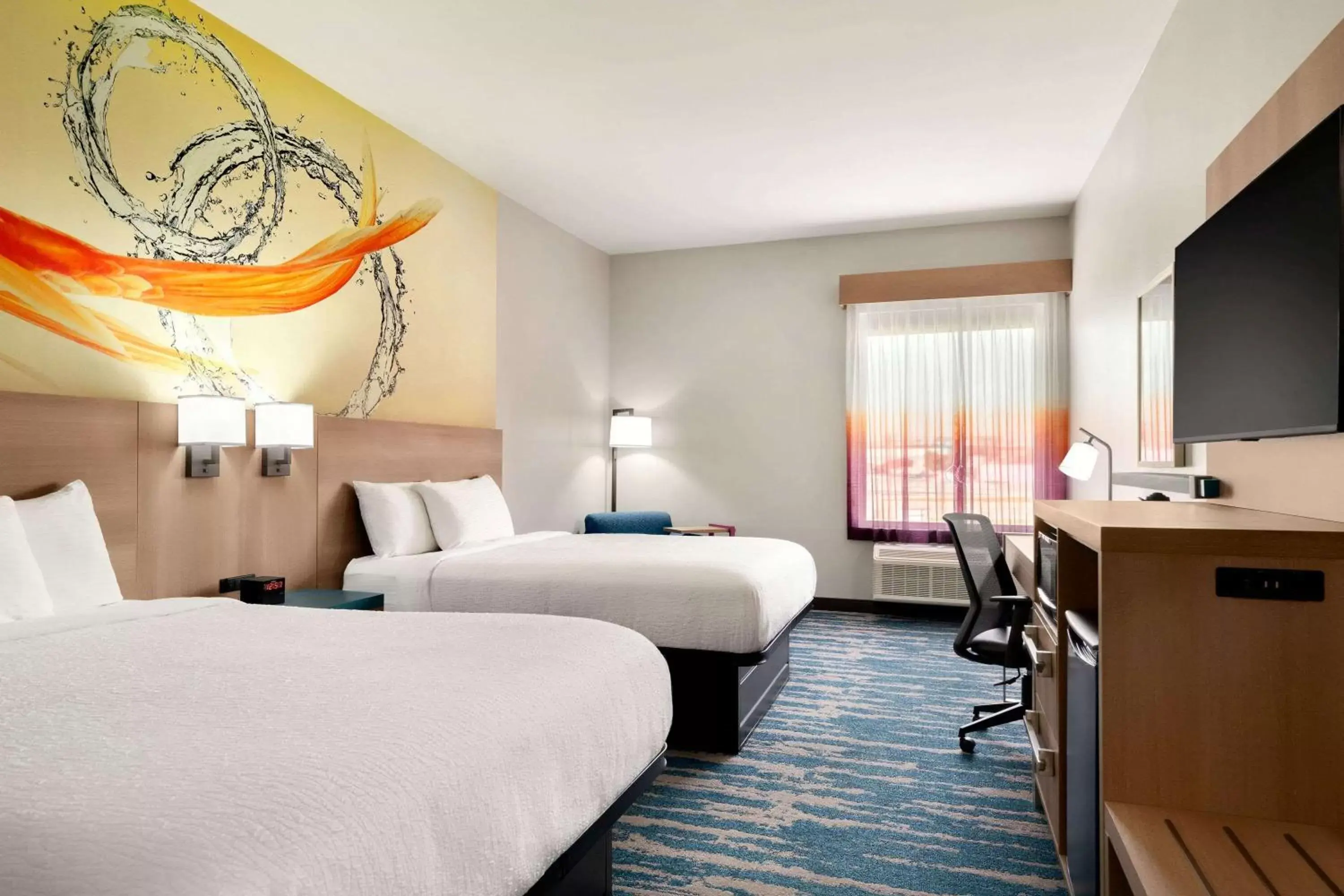 Photo of the whole room, Bed in La Quinta Inn & Suites by Wyndham San Antonio Seaworld LAFB