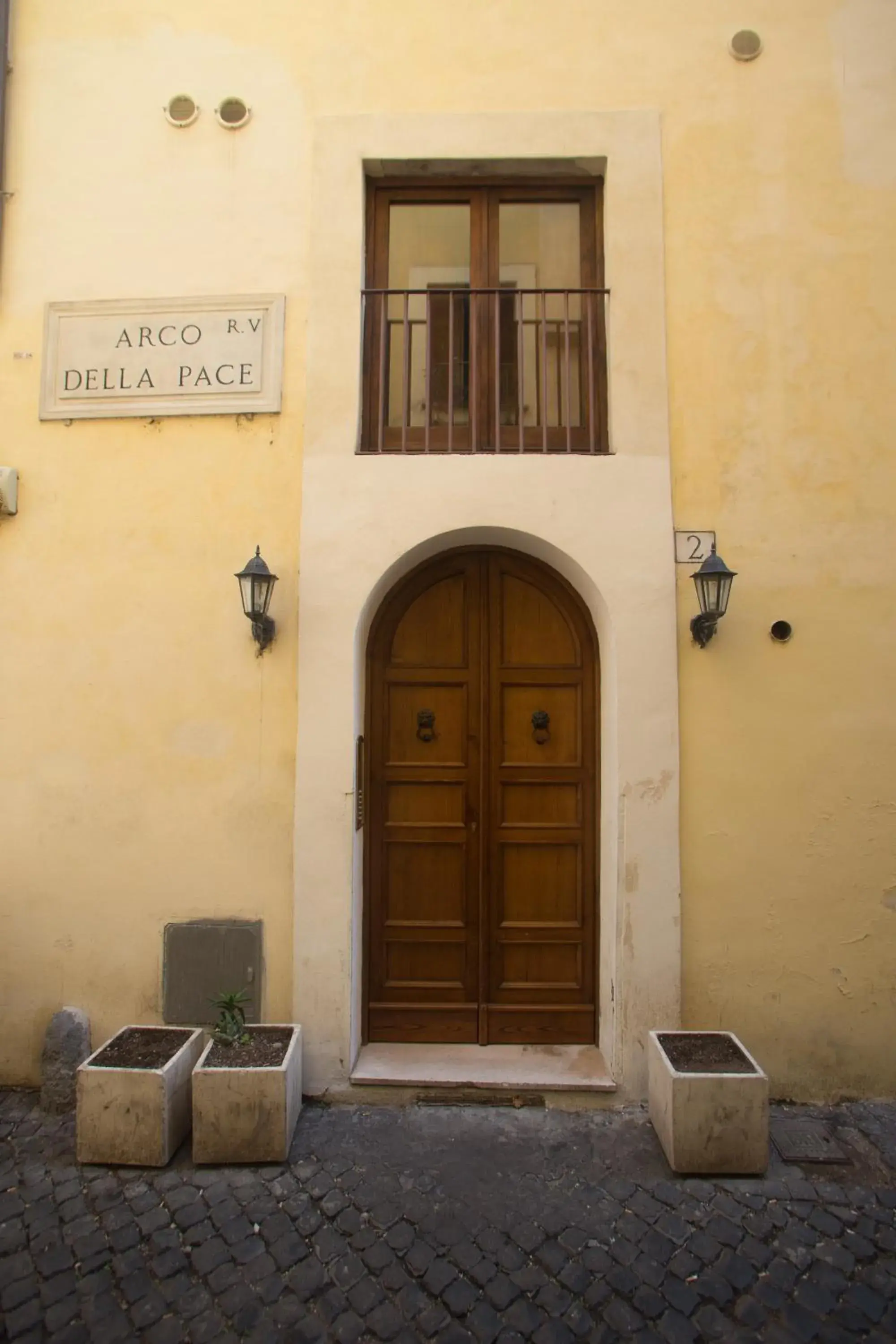 Facade/entrance in Relais Arco Della Pace