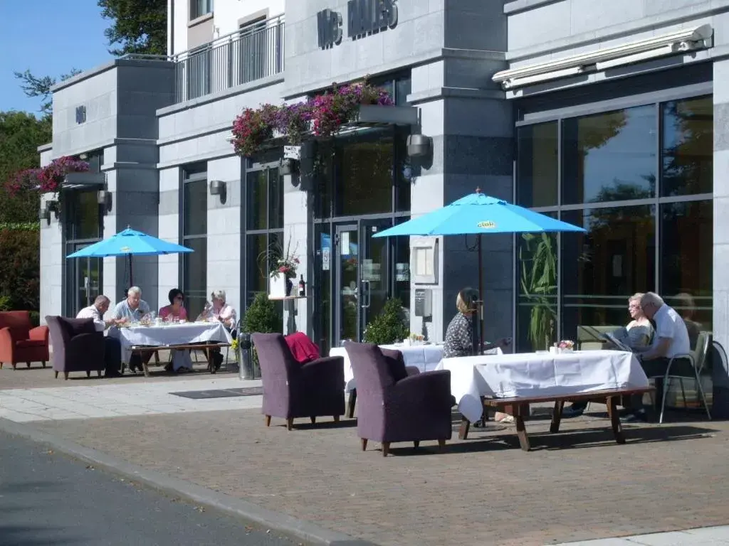 Patio in Raheen Woods Hotel