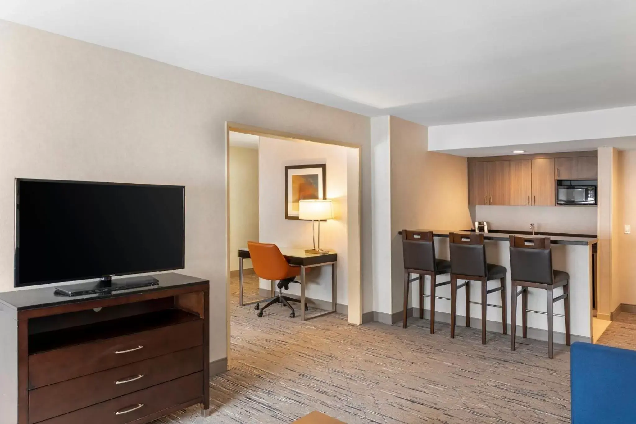 Photo of the whole room, TV/Entertainment Center in Holiday Inn Express Colton, an IHG Hotel