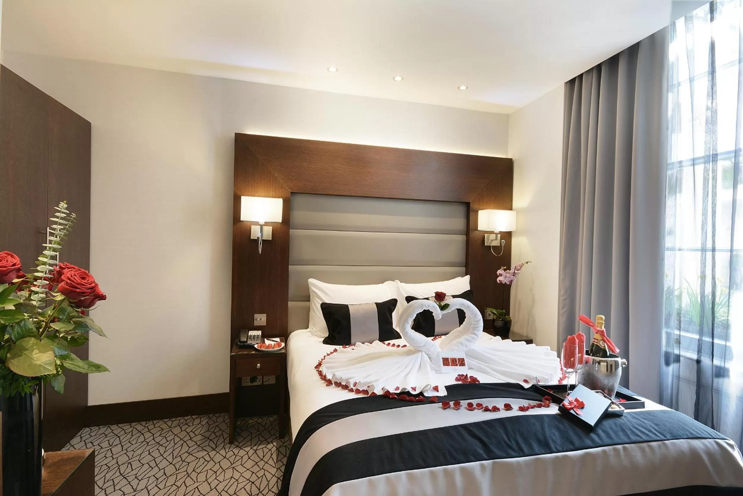 Bedroom, Bed in Park Grand London Lancaster Gate