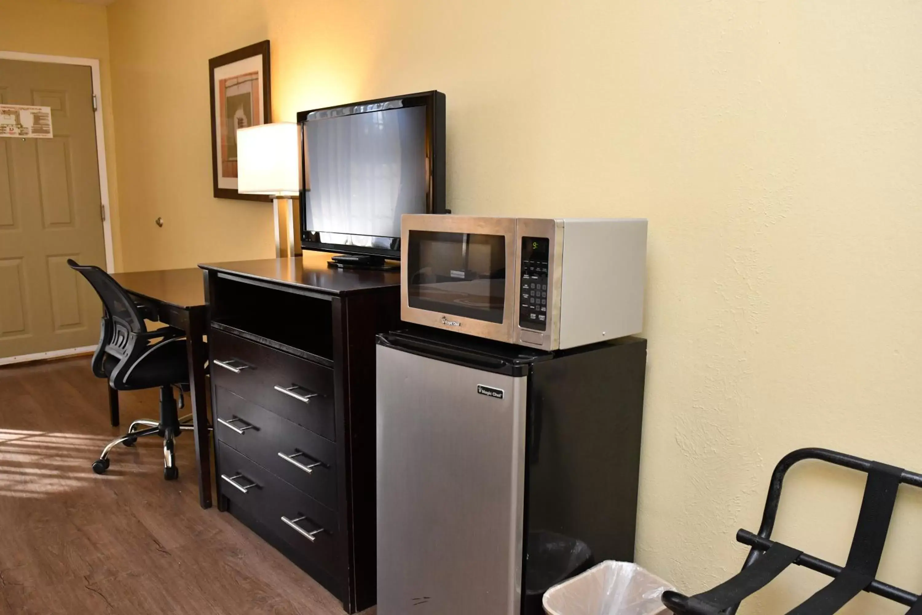 King Room - Disability Access/Non-Smoking in Quality Inn & Suites Greenville I-65