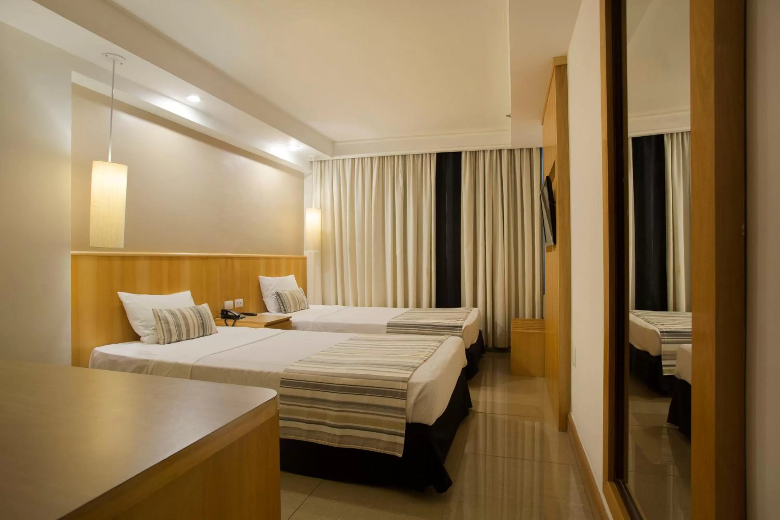 TV and multimedia, Bed in Royal Rio Palace Hotel