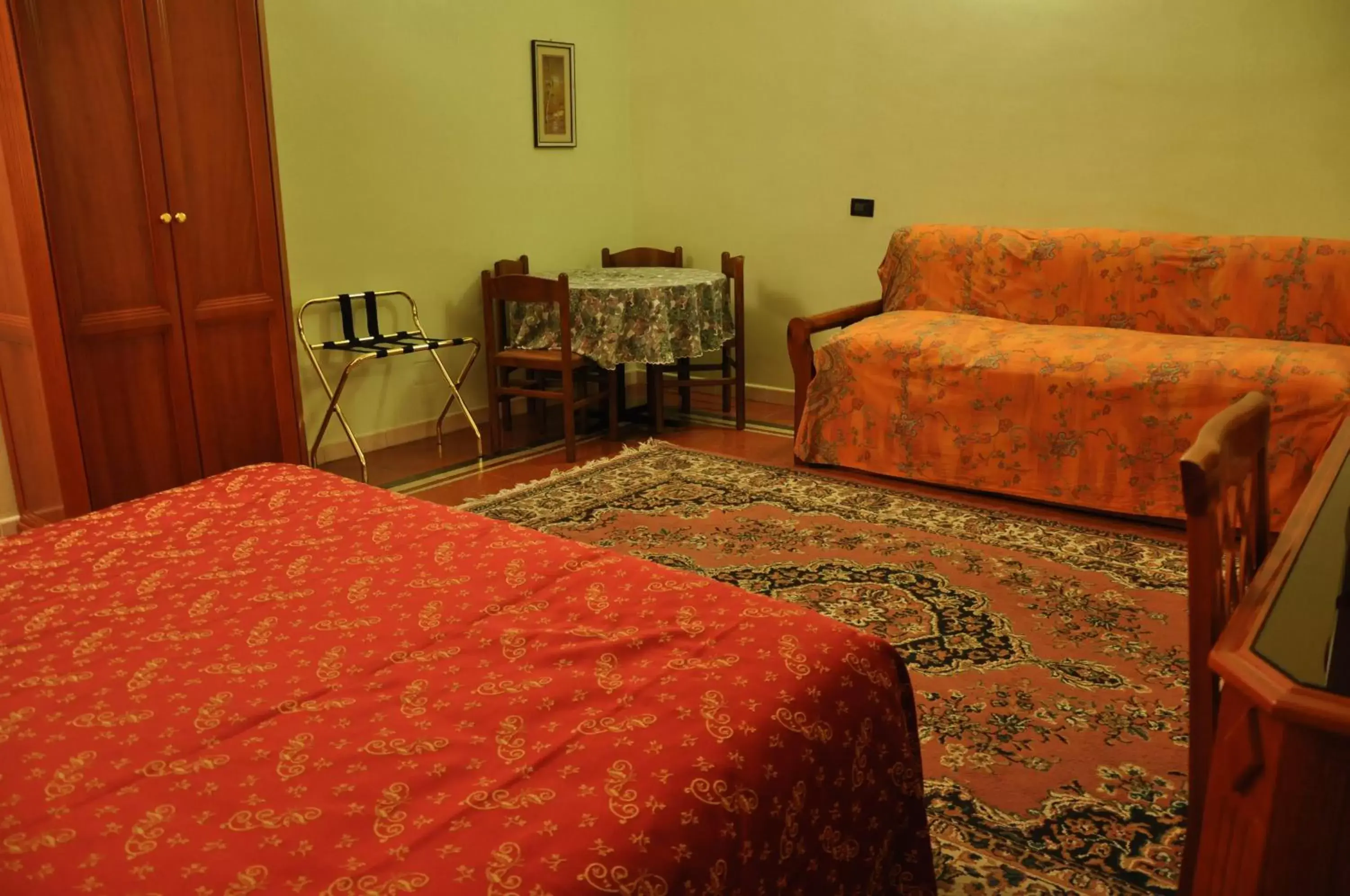 Bed, Seating Area in Albergo Sandra