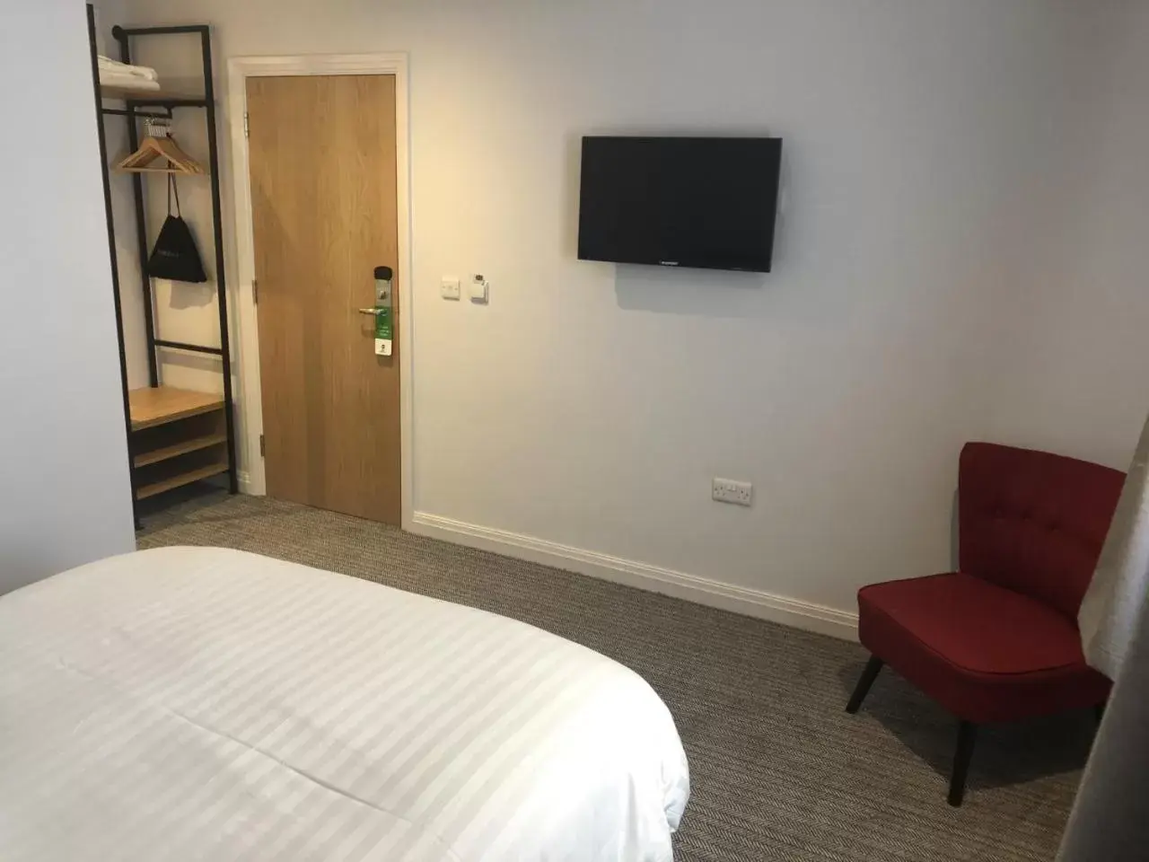Bed, TV/Entertainment Center in Best Western Lancaster Morecambe Lothersdale Hotel