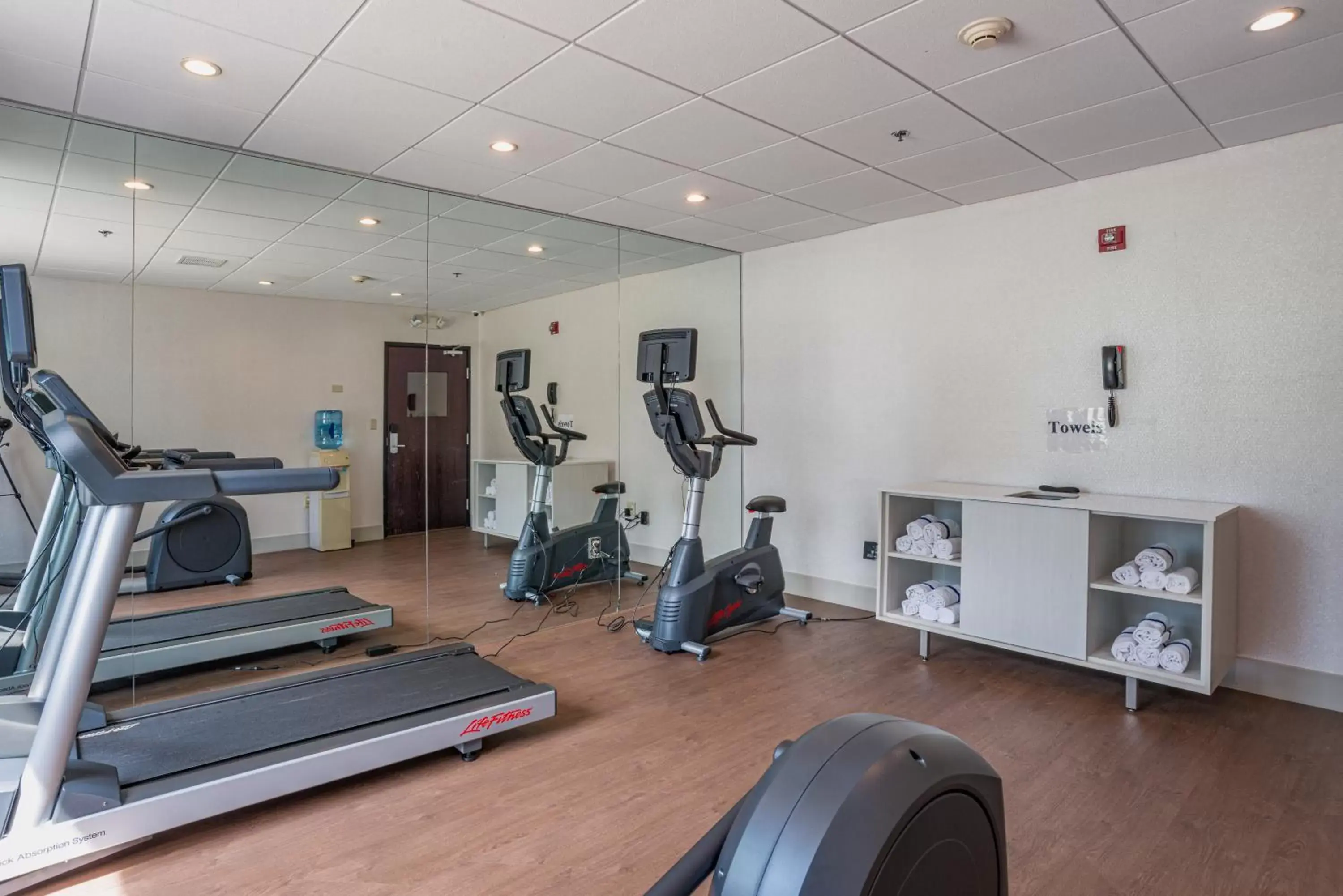 Fitness centre/facilities, Fitness Center/Facilities in Holiday Inn Express Hotel & Suites Swansea, an IHG Hotel