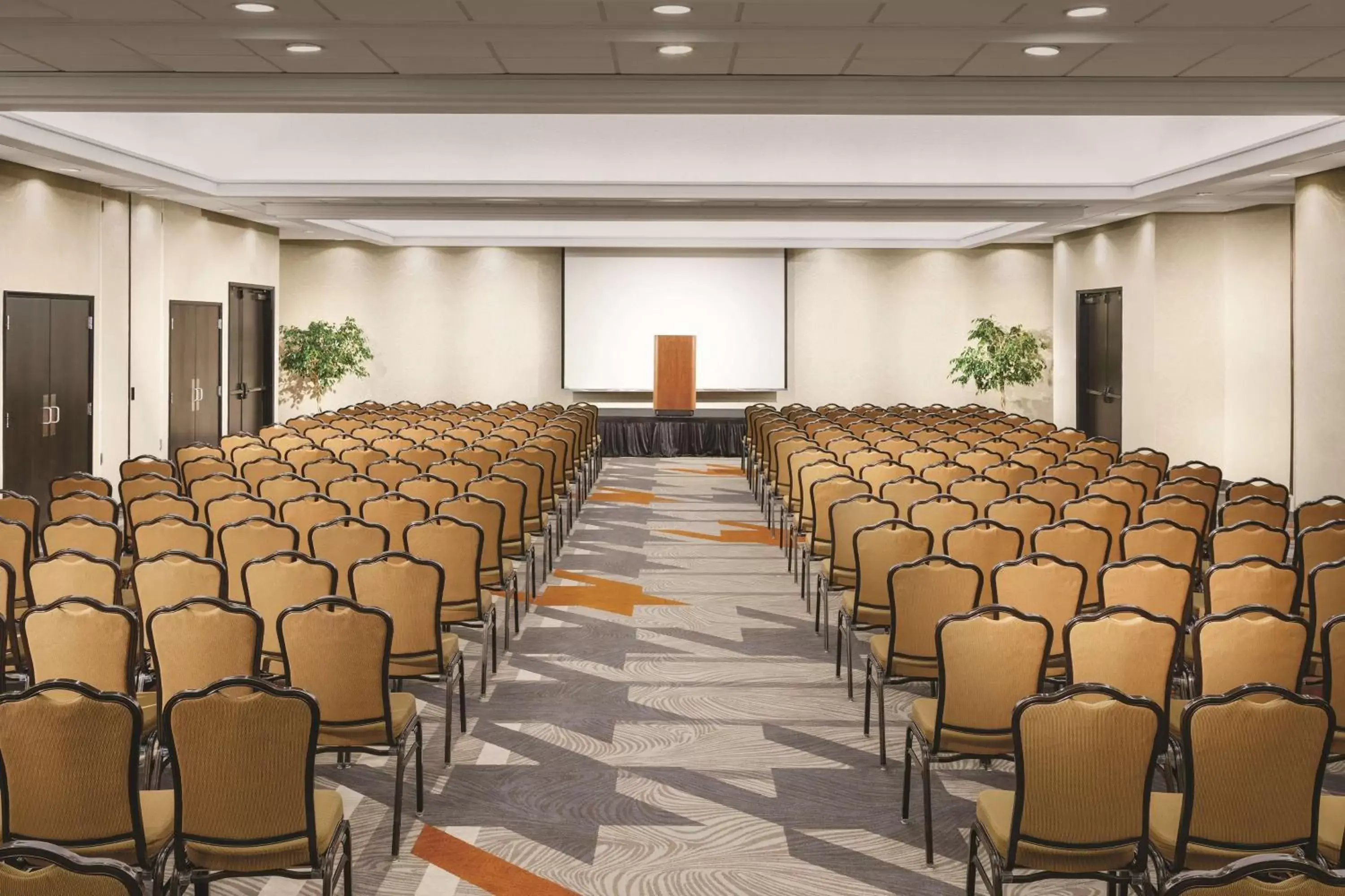 Meeting/conference room in DoubleTree by Hilton Colorado Springs