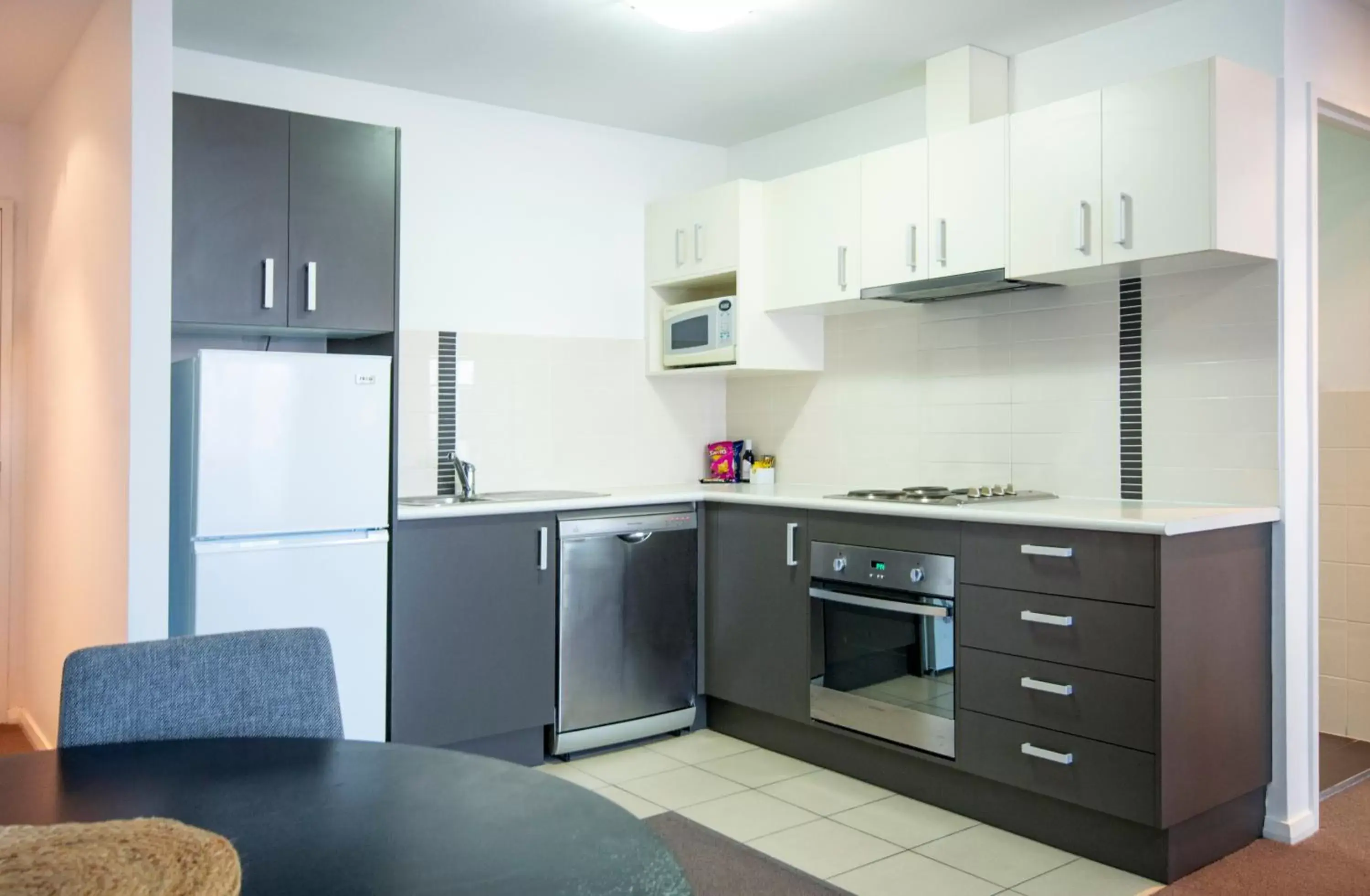 Kitchen or kitchenette, Kitchen/Kitchenette in Mantra Wollongong